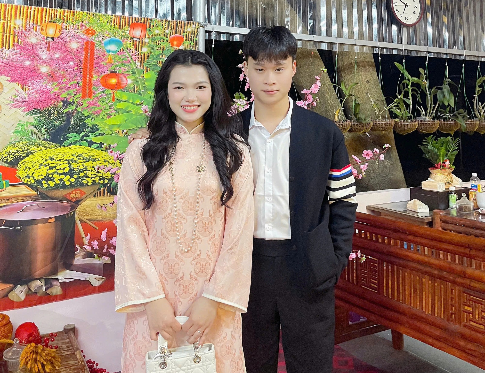Cô gái bất ngờ được bạn trai cầu hôn trong ngày nhận bằng tốt nghiệp - Ảnh 4.
