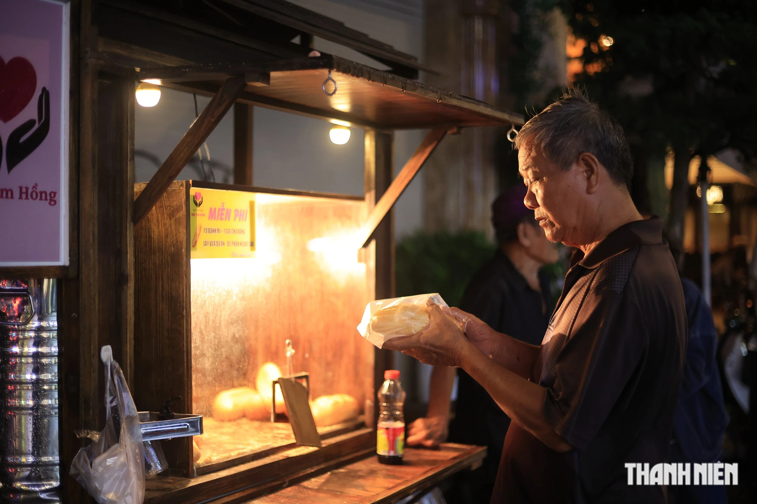 Bí mật sau xe bánh mì không người bán giữa trung tâm TP.HCM- Ảnh 7.