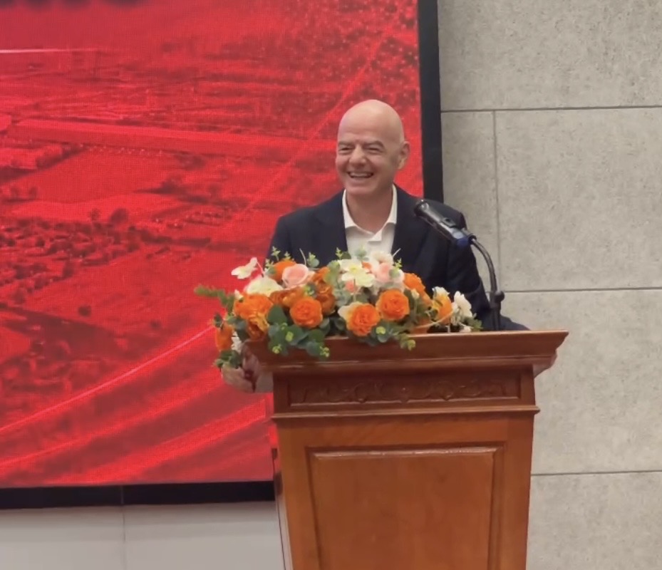 Chủ tịch FIFA tạm biệt si&ecirc;u s&acirc;n PVF, ra s&acirc;n bay l&ecirc;n chuy&ecirc;n cơ về nước: &lsquo;Việt Nam như nh&agrave; của t&ocirc;i&rsquo;- Ảnh 8.
