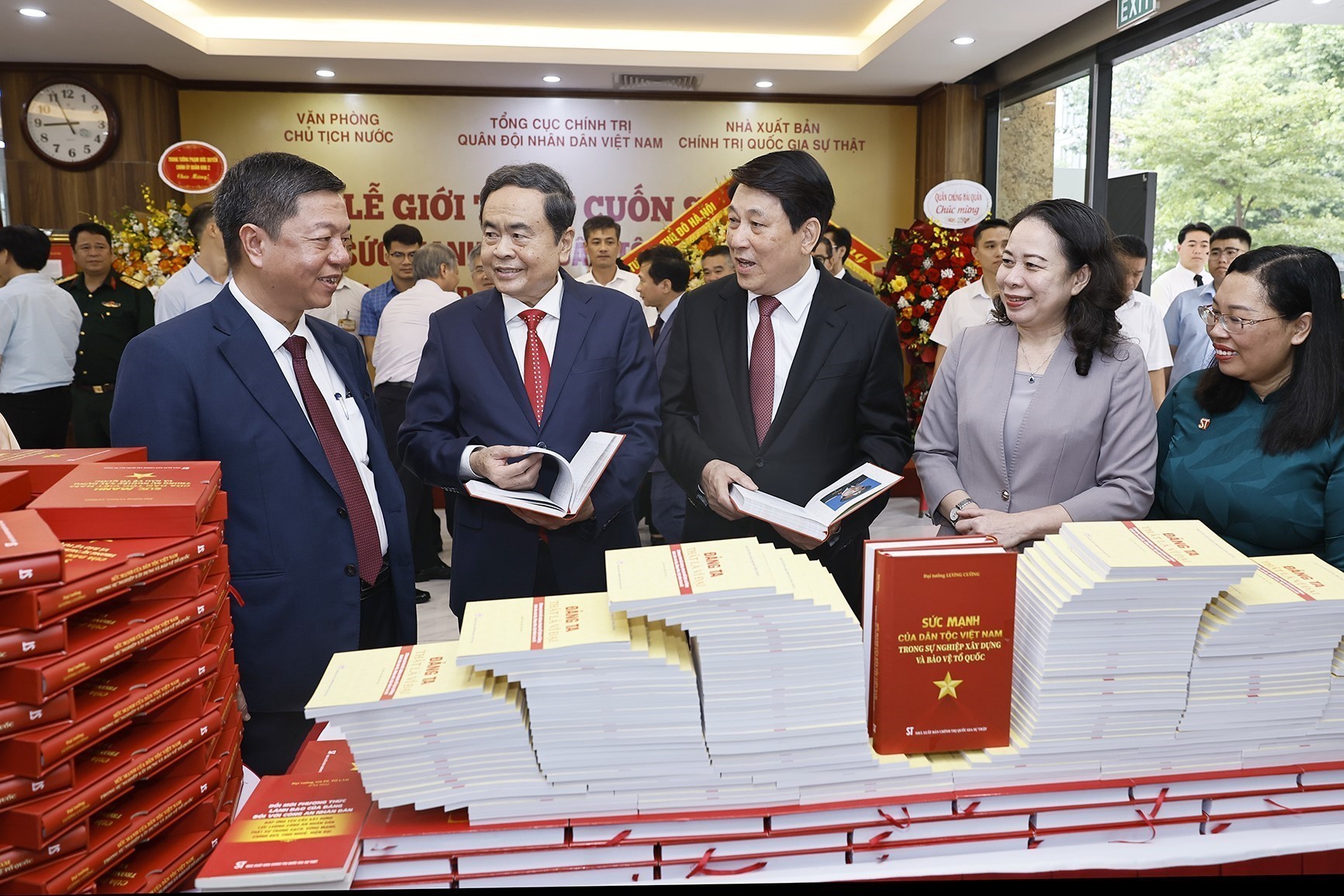 Giới thiệu sách của nguyên Chủ tịch nước Lương Cường- Ảnh 1.