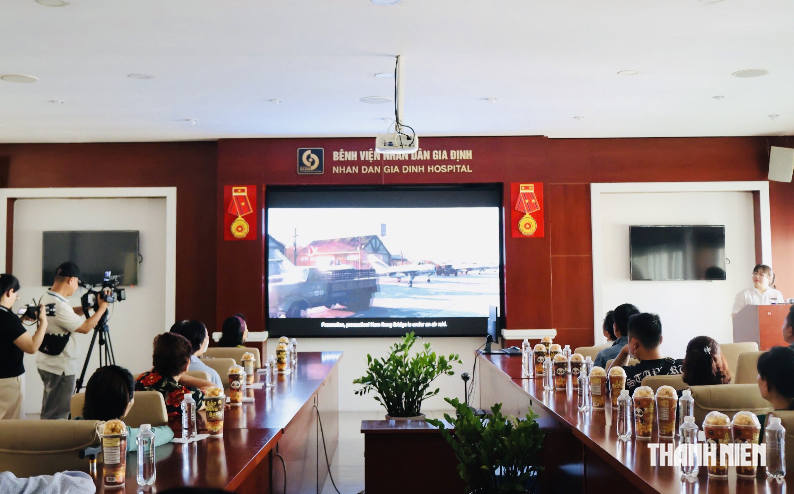 Bệnh nhân xem phim như ở rạp, ‘hô hô, ha ha’ trong lớp yoga cười- Ảnh 1.