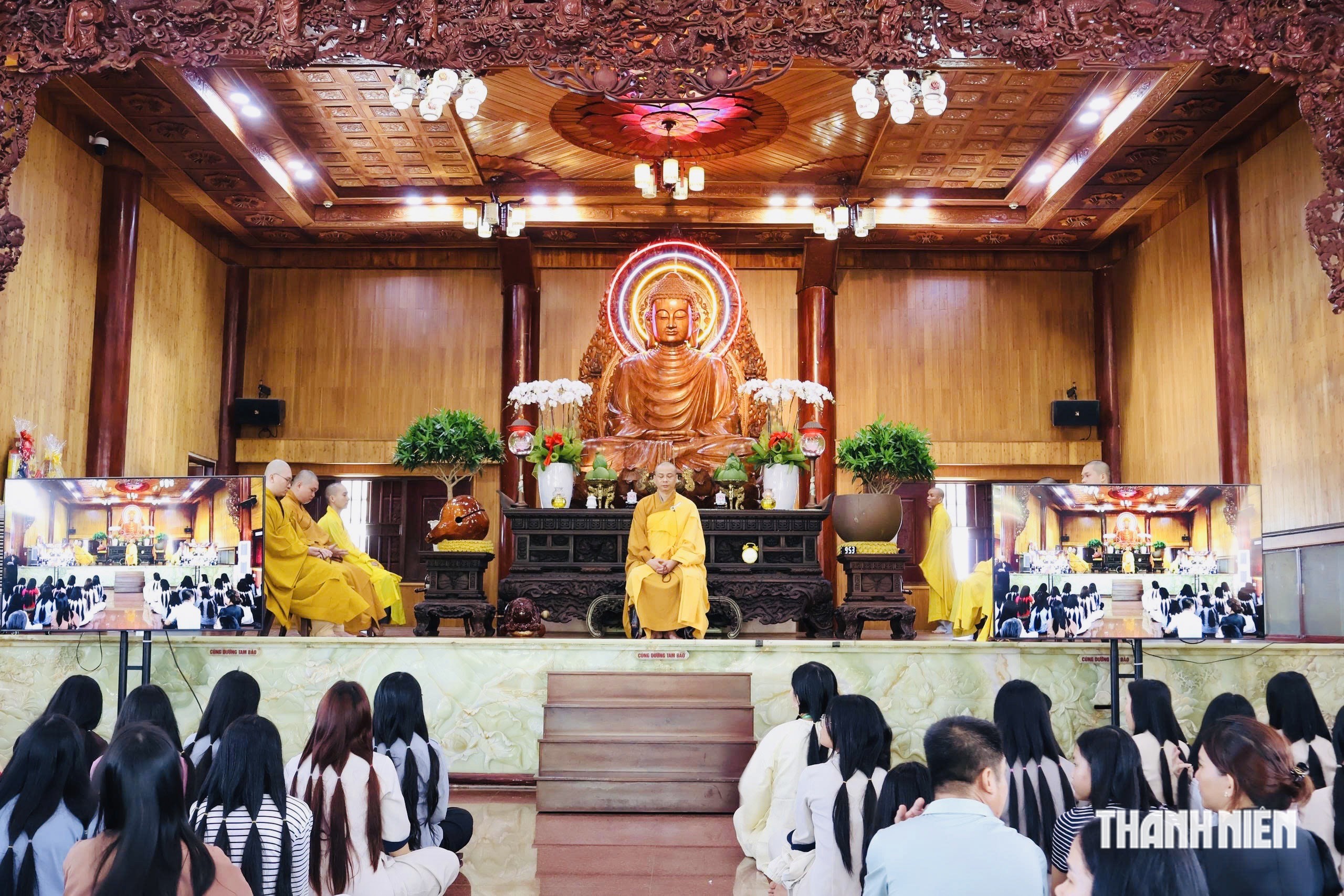Mùa Vu Lan, về chùa Diệu Pháp ở TP.HCM hiến tóc và cầu nguyện- Ảnh 1.