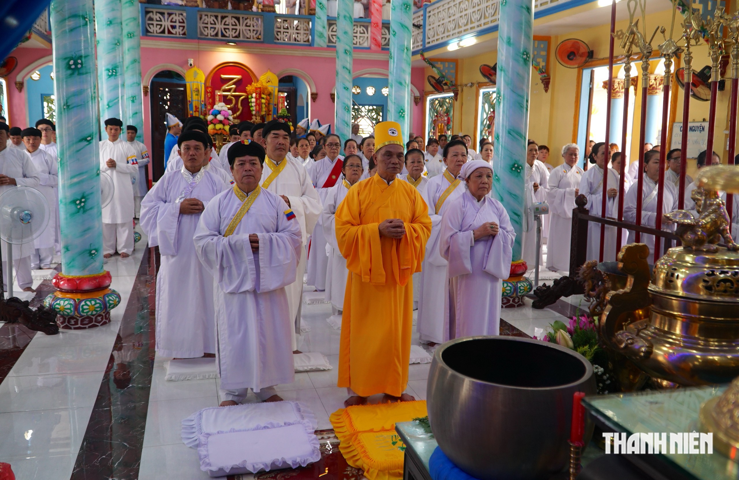 Rằm tháng 7, hàng trăm người Cao Đài về Thánh thất Sài Gòn dự lễ Trung Ngươn - Ảnh 6.