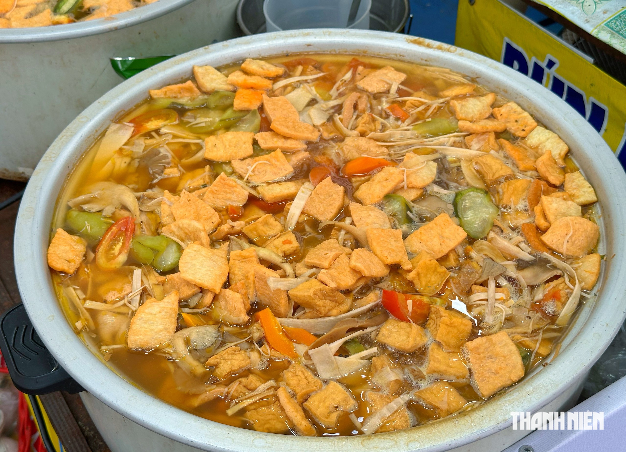 Đông thực khách TP.HCM đến công viên Bình Phú ăn chay  - Ảnh 9.