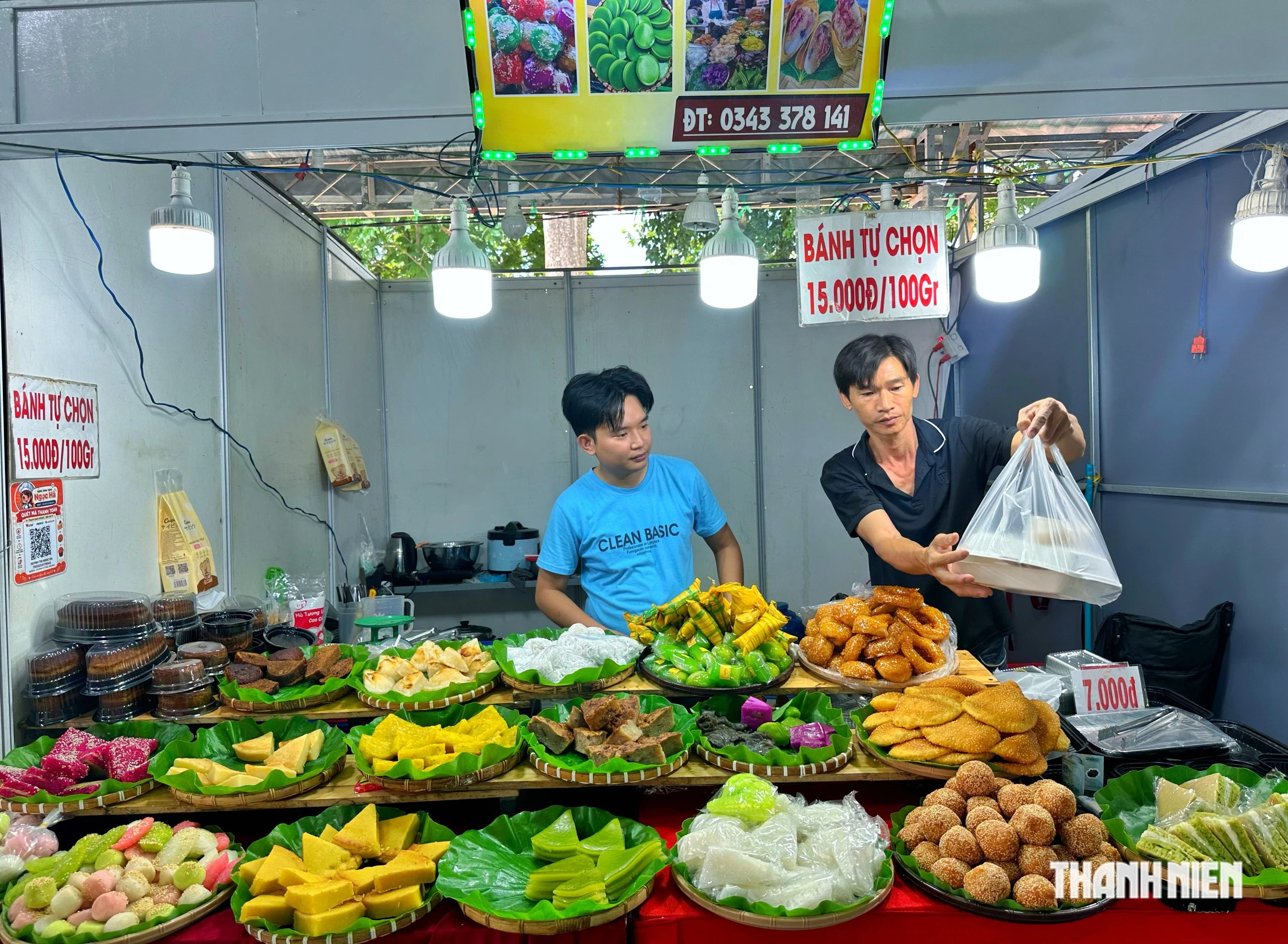  Đông thực khách TP.HCM đến công viên Bình Phú ăn chay  - Ảnh 3.