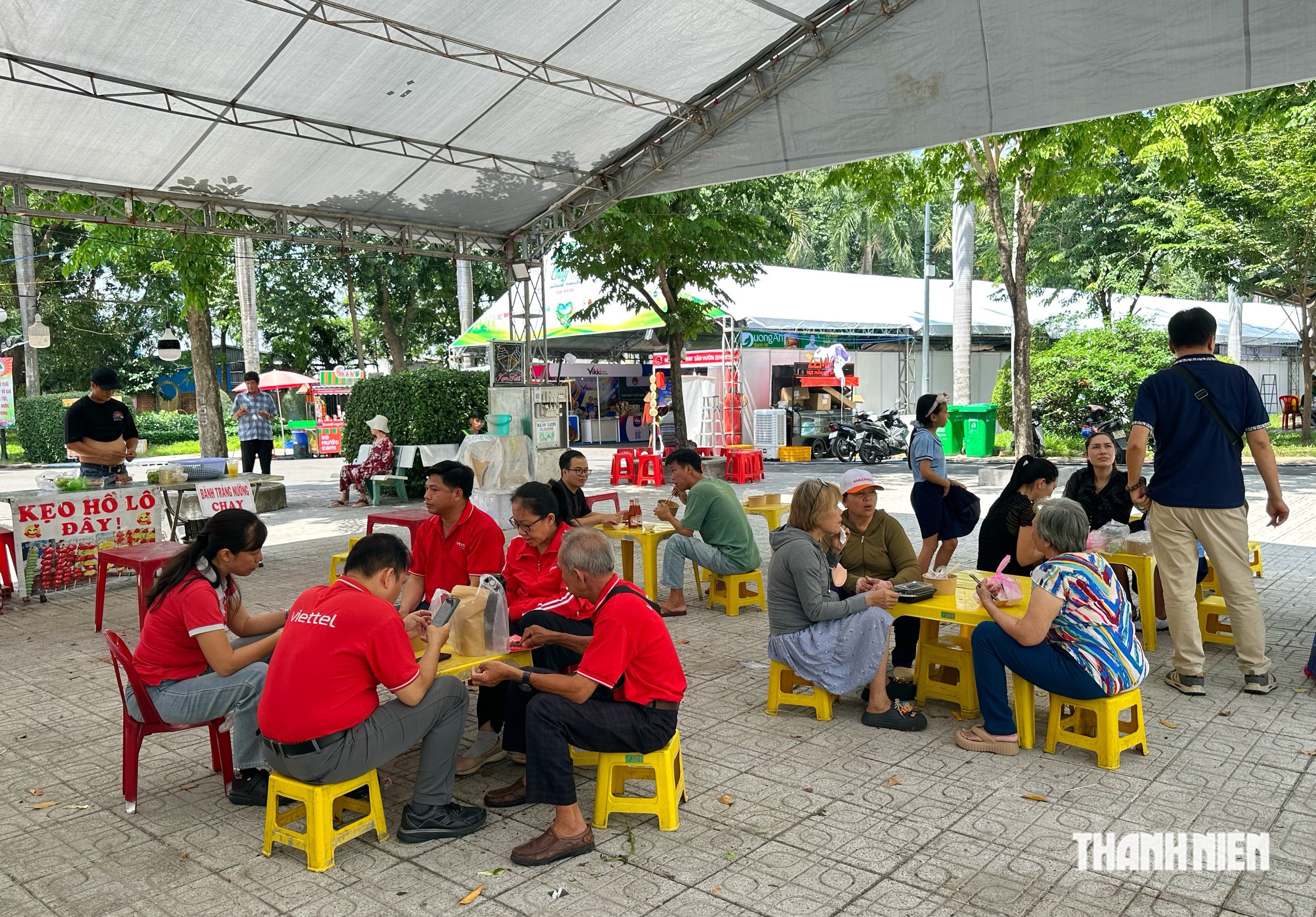  Đông thực khách TP.HCM đến công viên Bình Phú ăn chay  - Ảnh 15.