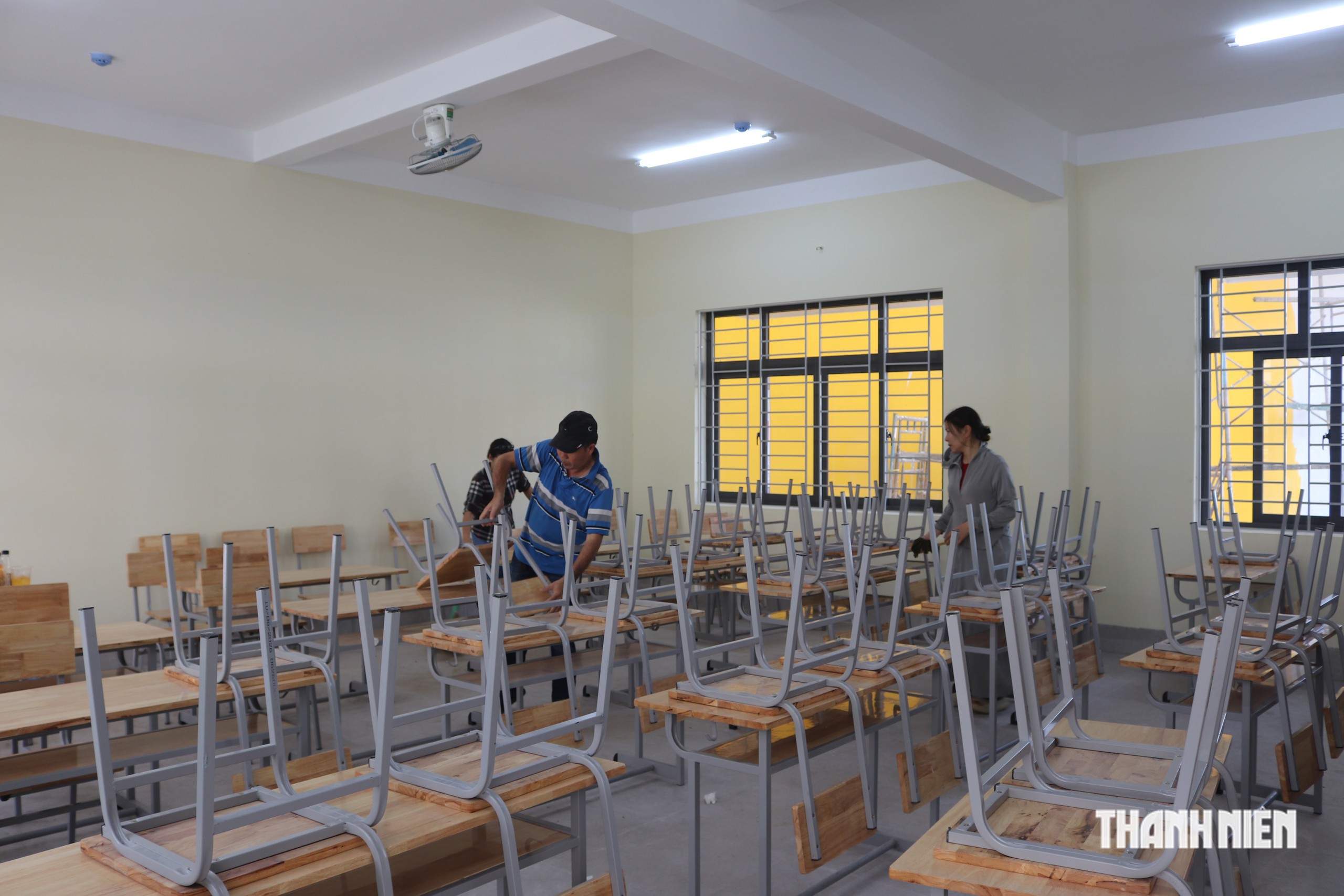 Bộ đội chung tay giúp trường học ở Phú Quốc kịp vào năm học mới - Ảnh 3.