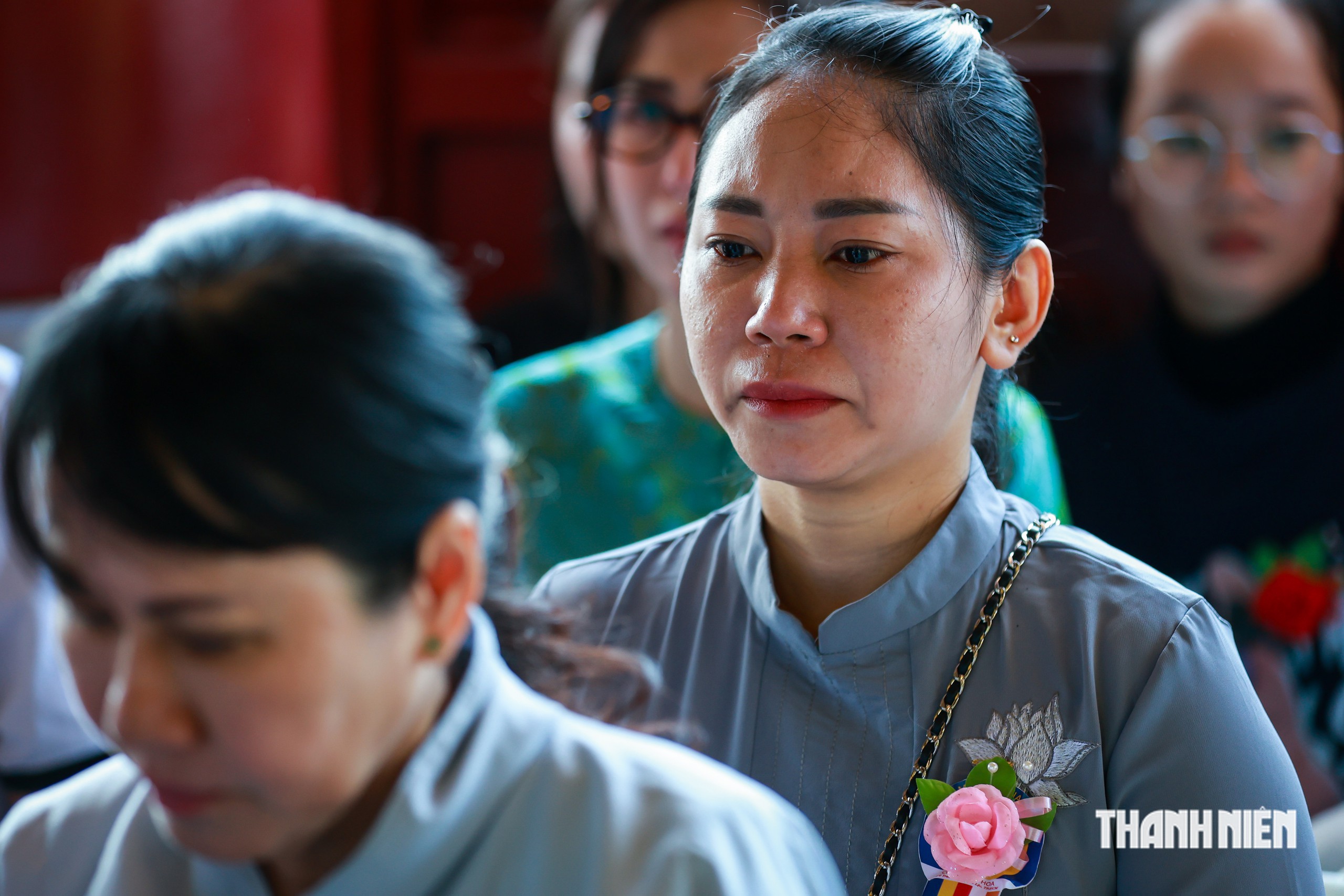 Lễ Vu Lan: Nhiều người bật khóc nức nở khi cài hoa hồng trắng - Ảnh 11.