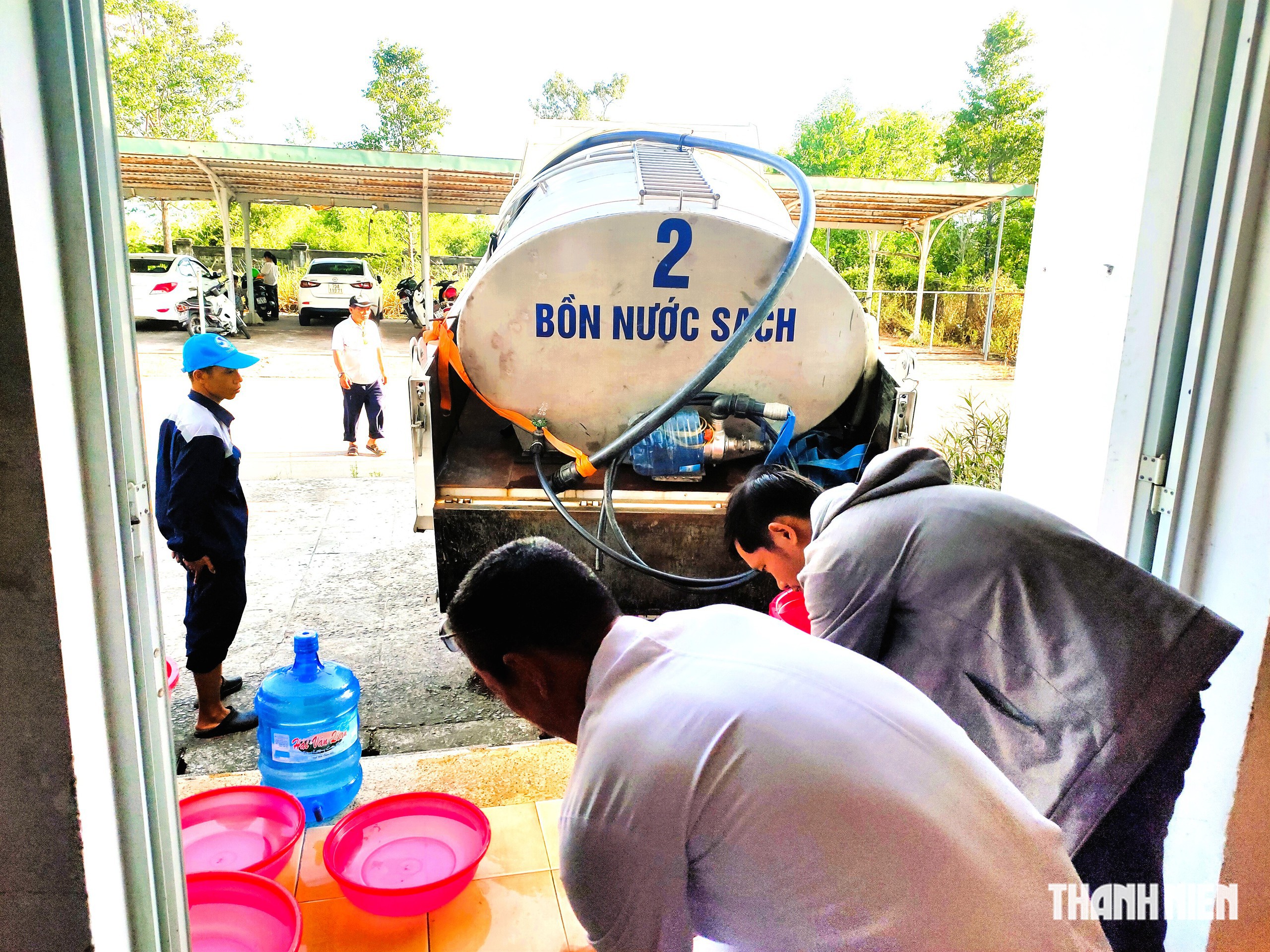 Hàng ngàn hộ dân Chân Mây - Lăng Cô trong cơn 'đại khát' - Ảnh 1.