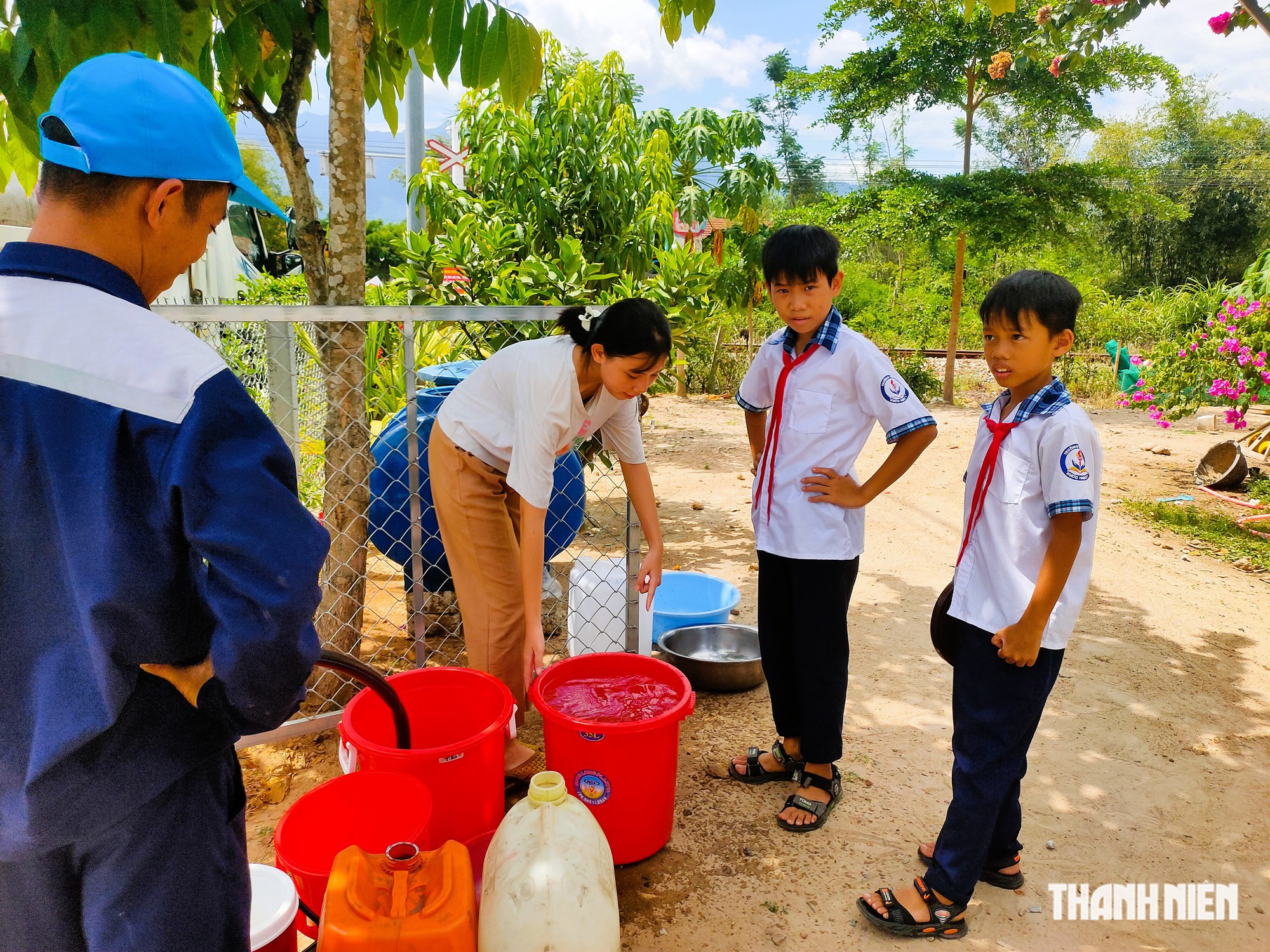 Hàng ngàn hộ dân Chân Mây - Lăng Cô trong cơn 'đại khát' - Ảnh 3.
