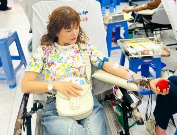 C&ocirc; gi&aacute;o dạy giỏi với gần 30 năm hiến m&aacute;u - Ảnh 3.