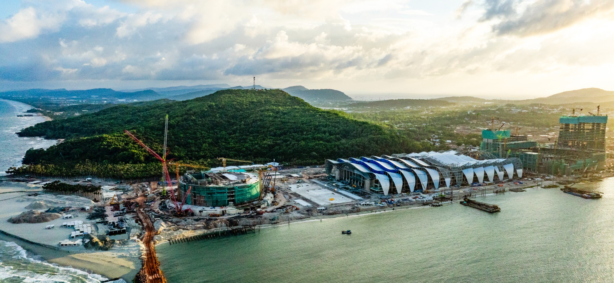 Hàng nghìn đôi bàn tay, một niềm tự hào trên đại công trường APEC 2027- Ảnh 1.