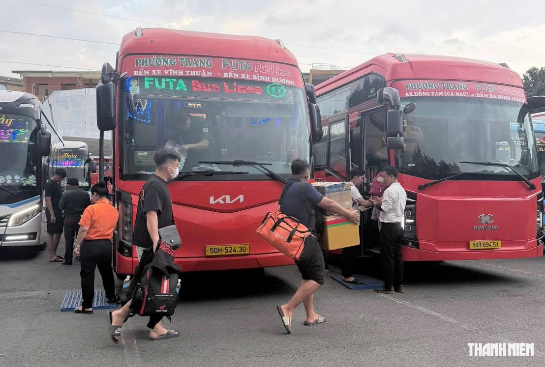 Người trẻ rời thành phố, hối hả về quê nghỉ lễ 2.9 - Ảnh 1.