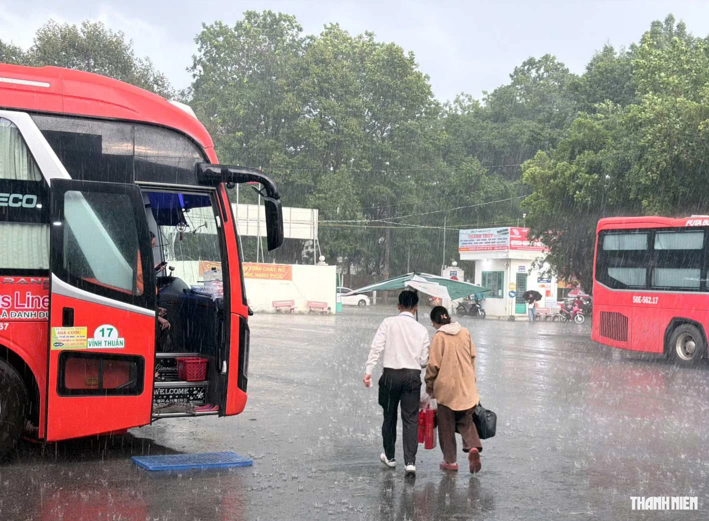 Người trẻ rời thành phố, hối hả về quê nghỉ lễ 2.9 - Ảnh 9.