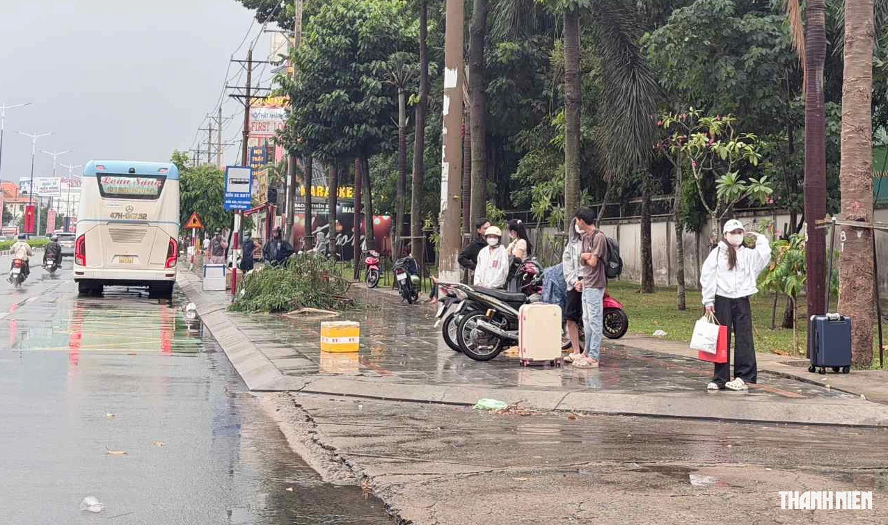 Người trẻ rời thành phố, hối hả về quê nghỉ lễ 2.9 - Ảnh 10.