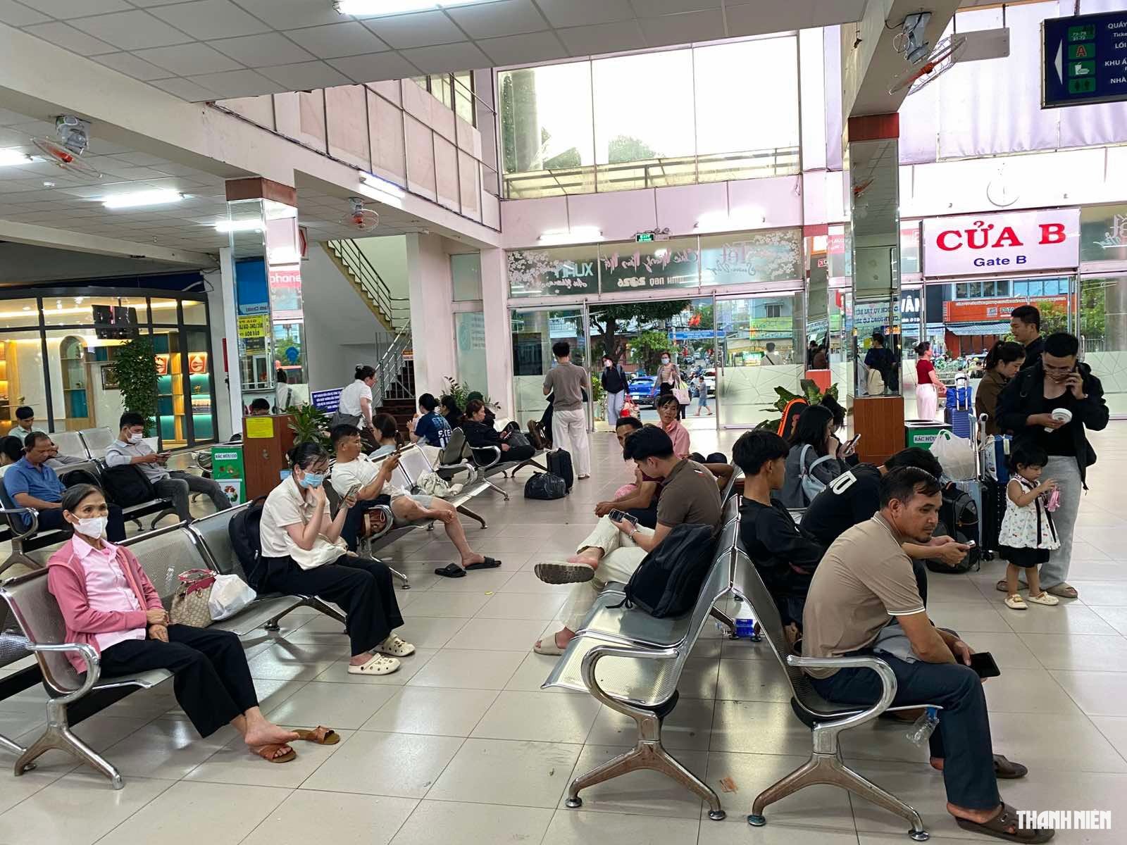 Người trẻ rời thành phố, hối hả về quê nghỉ lễ 2.9 - Ảnh 15.