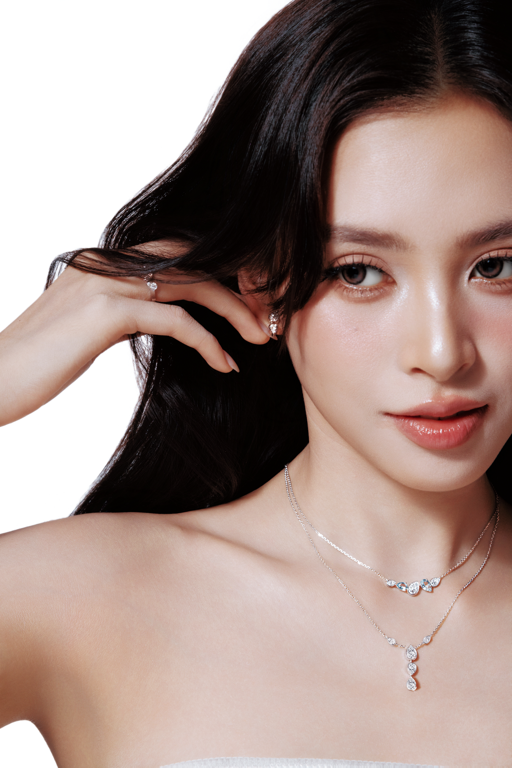 Tiểu Vy quyến rũ tuổi 26, đọ sắc cùng 3 nàng hậu đình đám- Ảnh 1.