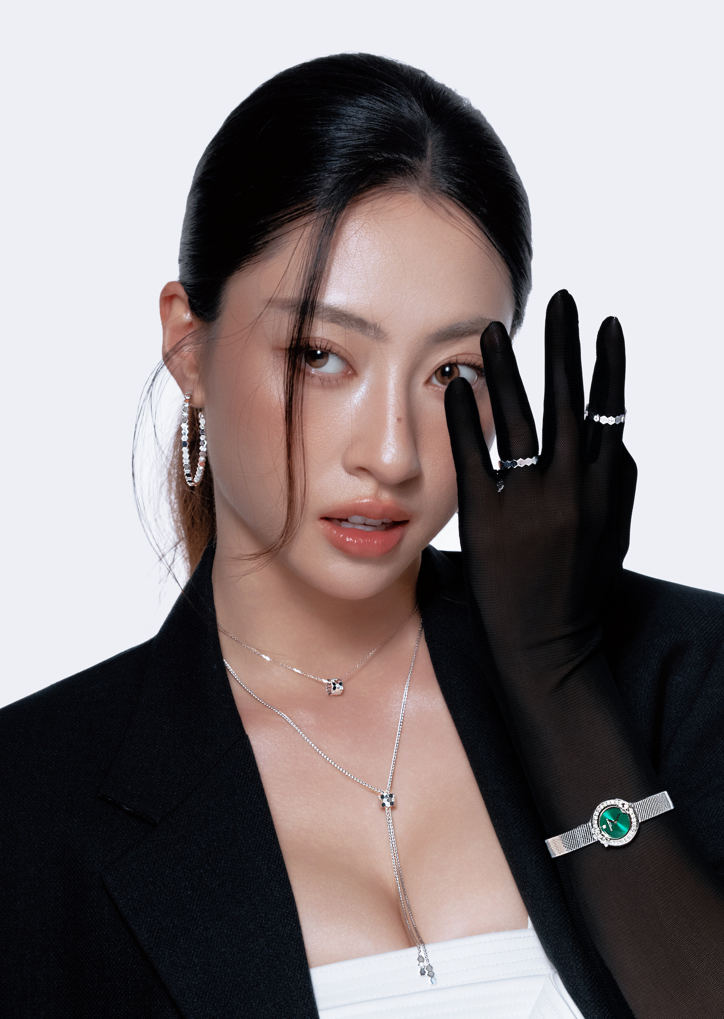 Tiểu Vy quyến rũ tuổi 26, đọ sắc cùng 3 nàng hậu đình đám- Ảnh 4.