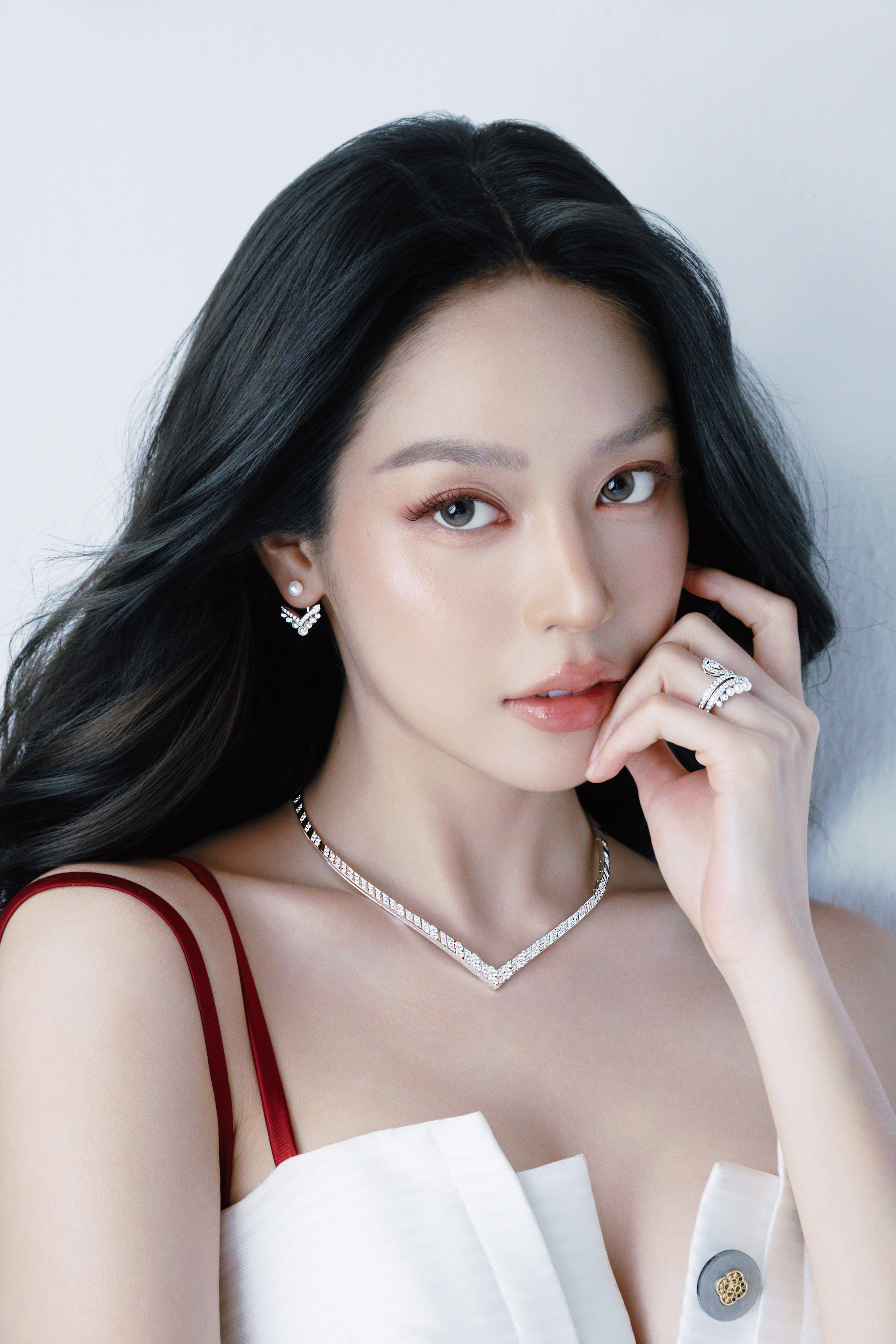 Tiểu Vy quyến rũ tuổi 26, đọ sắc cùng 3 nàng hậu đình đám- Ảnh 5.