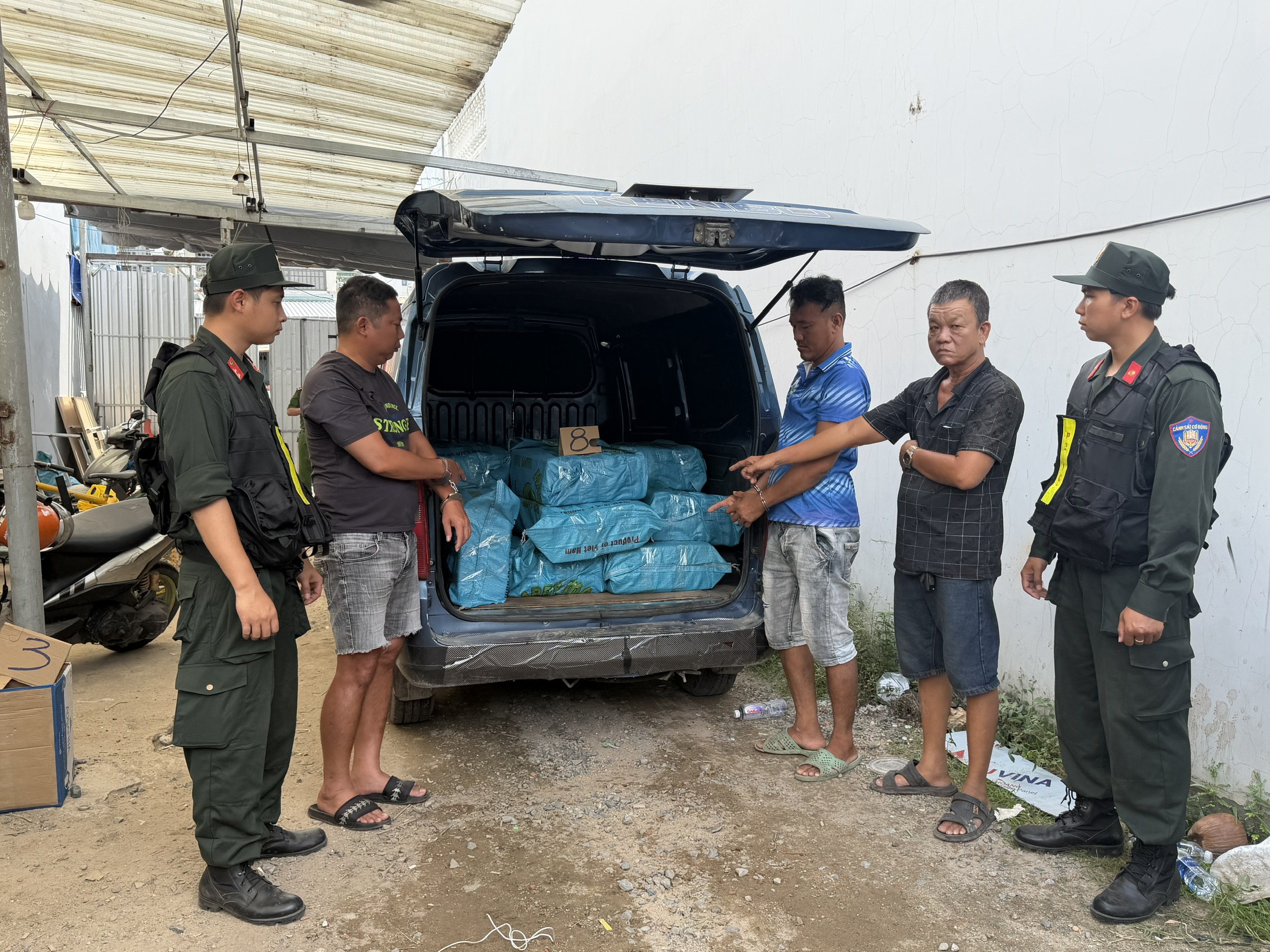 Công an TP.HCM triệt phá đường dây hơn 621 kg pháo nổ, khởi tố 4 người- Ảnh 2.