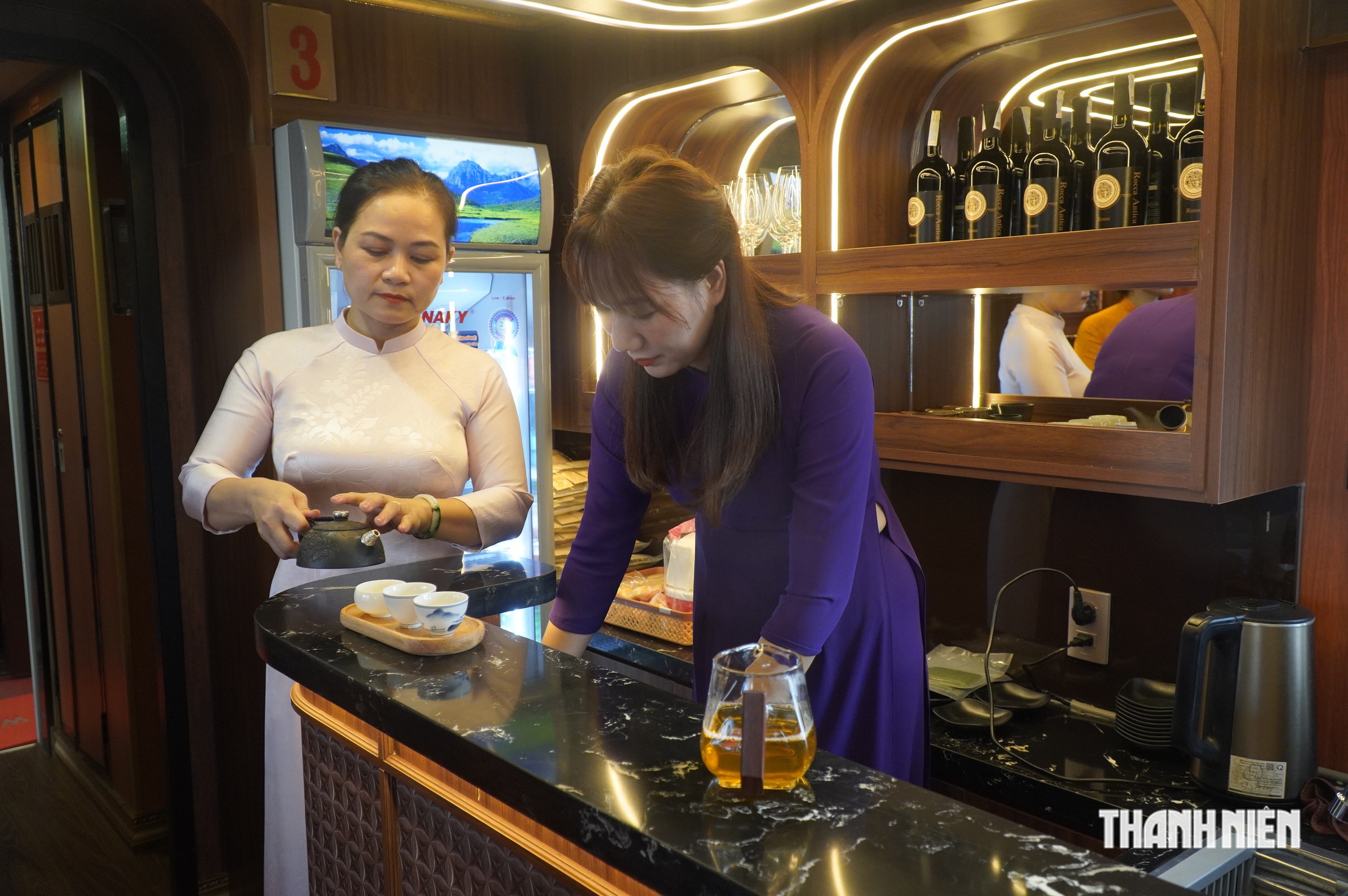 Đoàn tàu di sản nối Phong Nha với Cố đô Huế 'lăn bánh' - Ảnh 4.