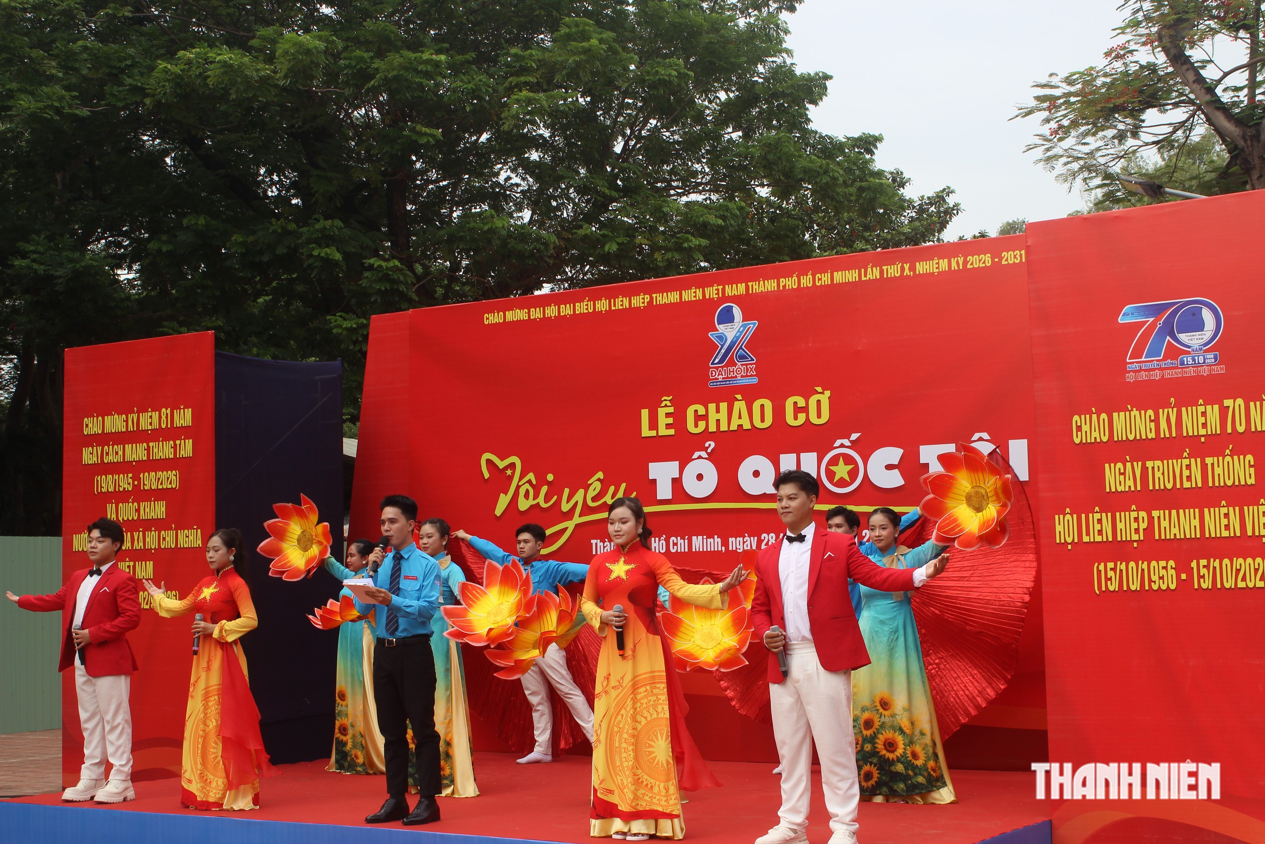 Xúc động Lễ chào cờ ‘Tôi yêu Tổ quốc tôi’ tại công viên Lê Thị Riêng - Ảnh 4.