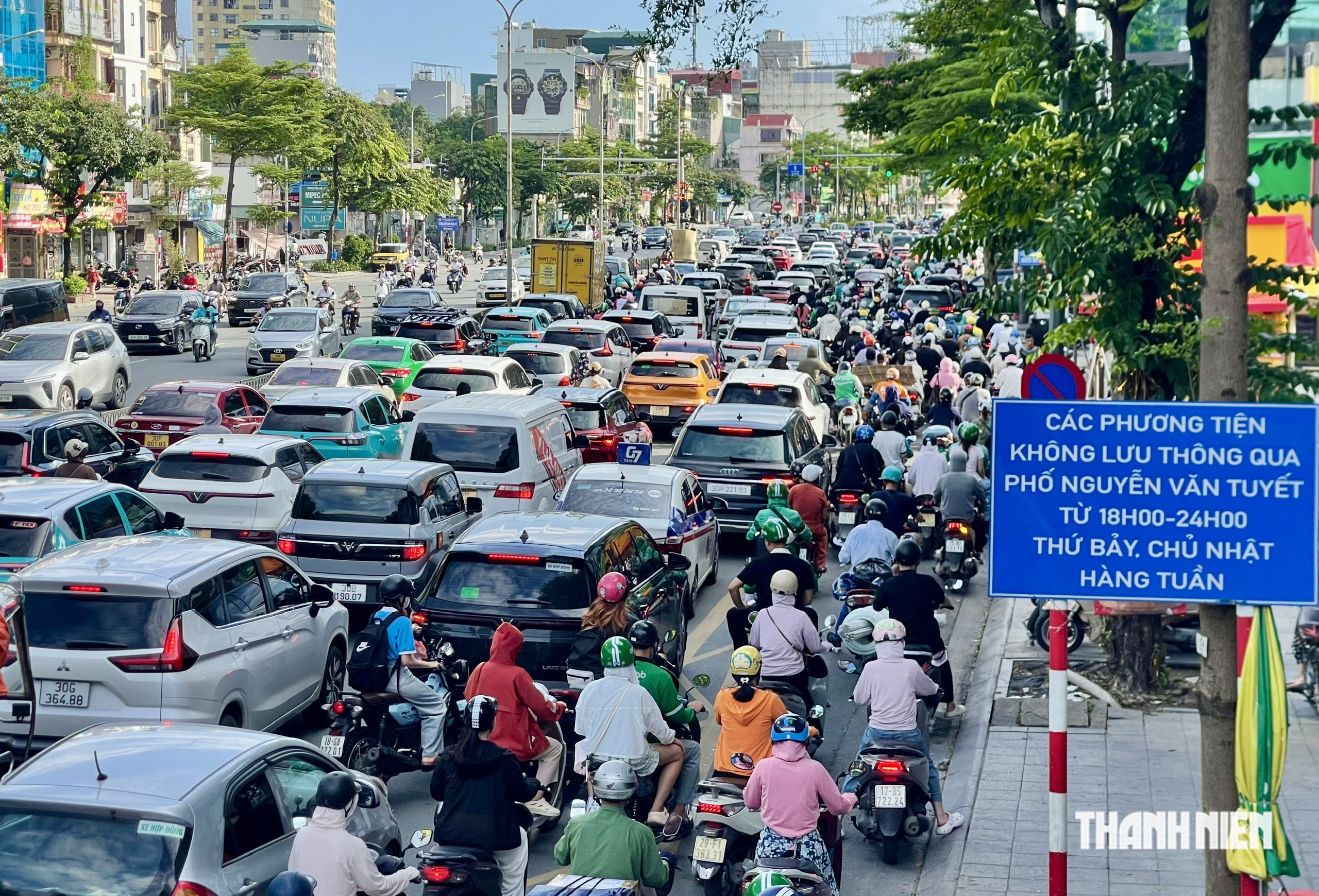 Nghỉ lễ 2.9: Đường phố H&agrave; Nội &ugrave;n tắc, d&ograve;ng xe nh&iacute;ch từng m&eacute;t tr&ecirc;n cao tốc - Ảnh 9.