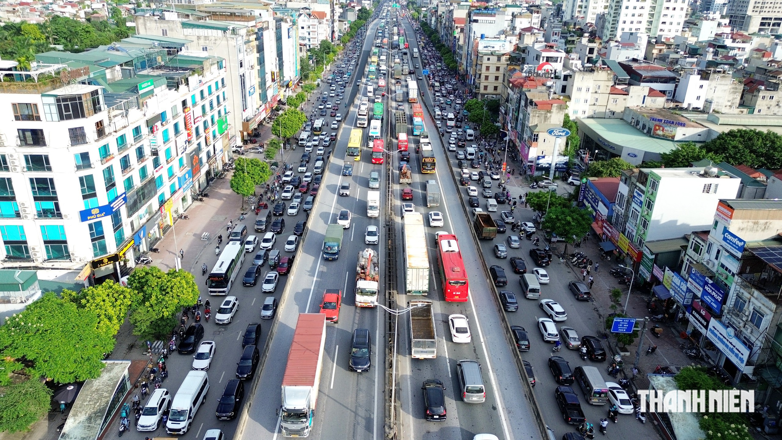 Nghỉ lễ 2.9: Đường phố H&agrave; Nội &ugrave;n tắc, d&ograve;ng xe nh&iacute;ch từng m&eacute;t tr&ecirc;n cao tốc - Ảnh 3.
