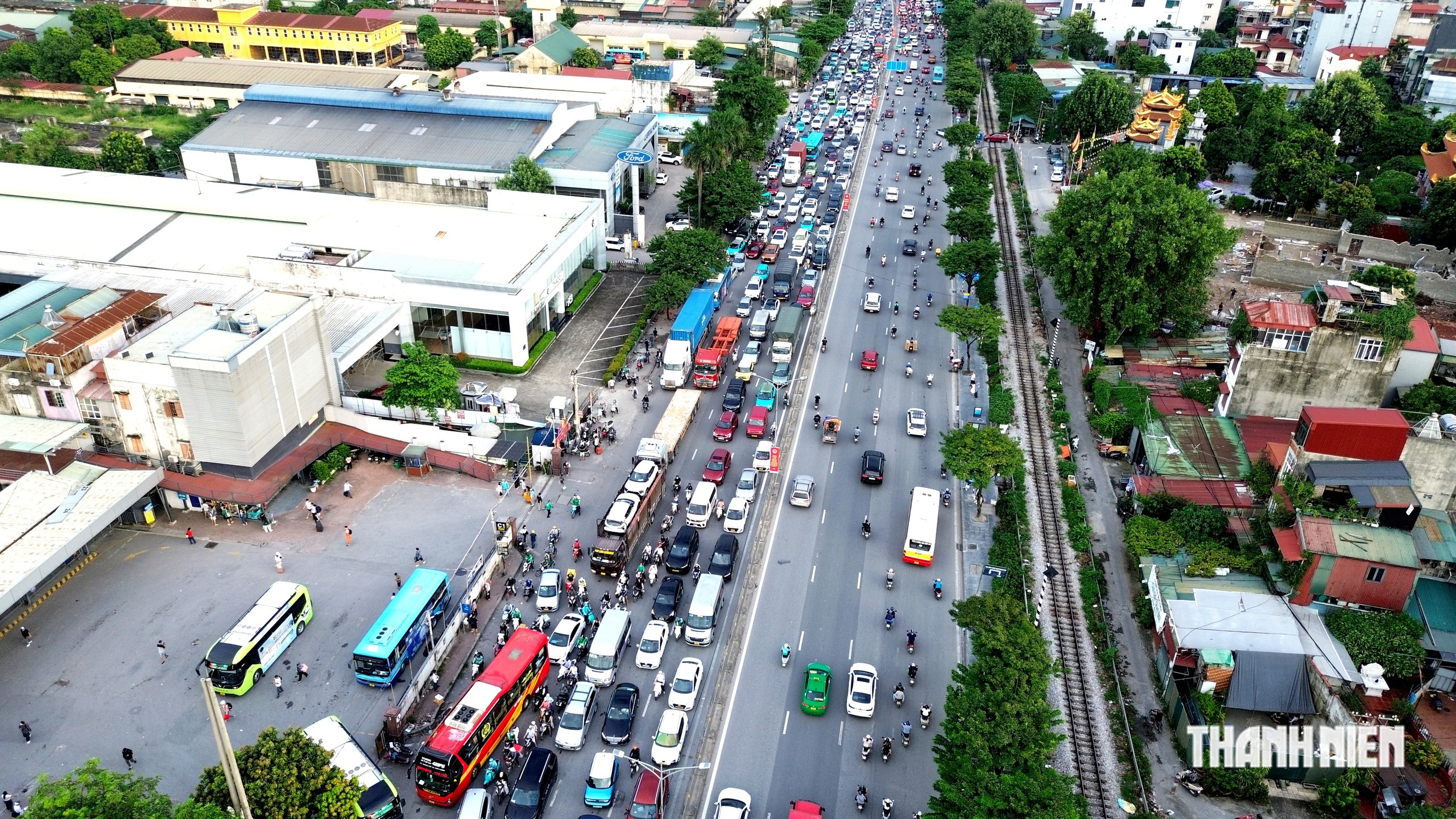 Nghỉ lễ 2.9: Đường phố H&agrave; Nội &ugrave;n tắc, d&ograve;ng xe nh&iacute;ch từng m&eacute;t tr&ecirc;n cao tốc - Ảnh 17.