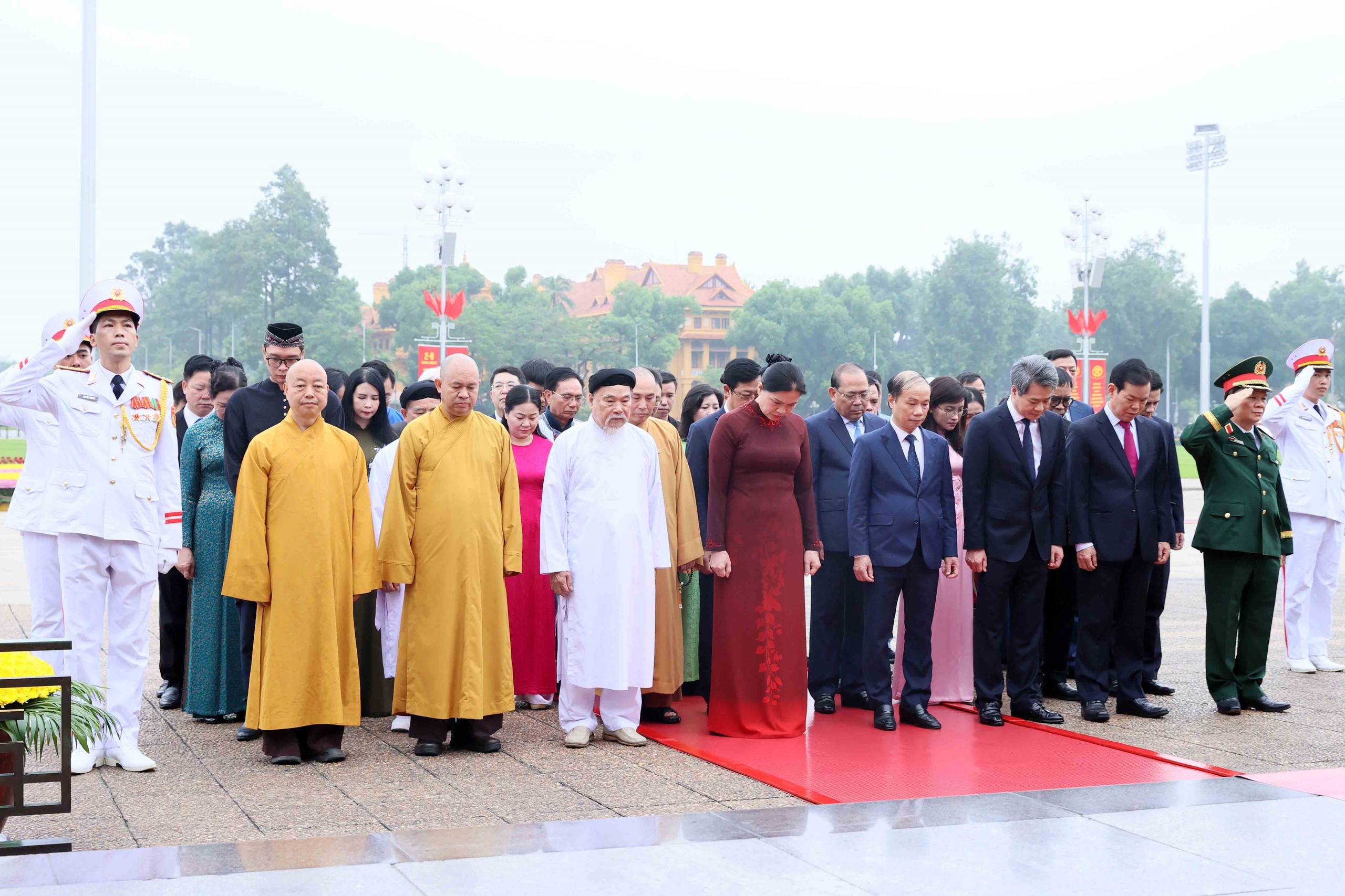 Lãnh đạo Đảng, Nhà nước viếng Chủ tịch Hồ Chí Minh nhân dịp 81 năm Quốc khánh - Ảnh 5.