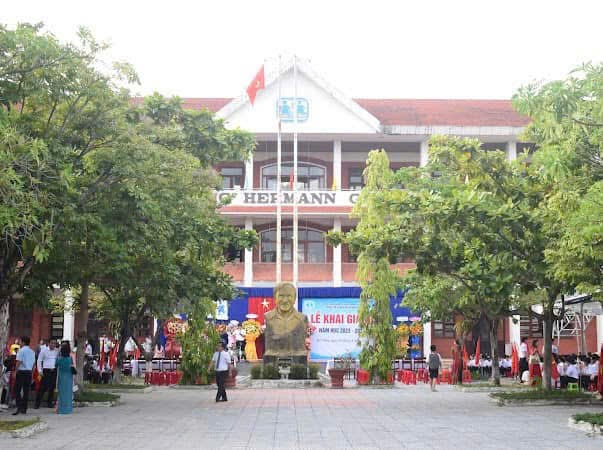 Đ&agrave; Nẵng: Gi&aacute;o vi&ecirc;n trường THPT bất ngờ với hợp đồng 9 th&aacute;ng sau s&aacute;p nhập- Ảnh 2.