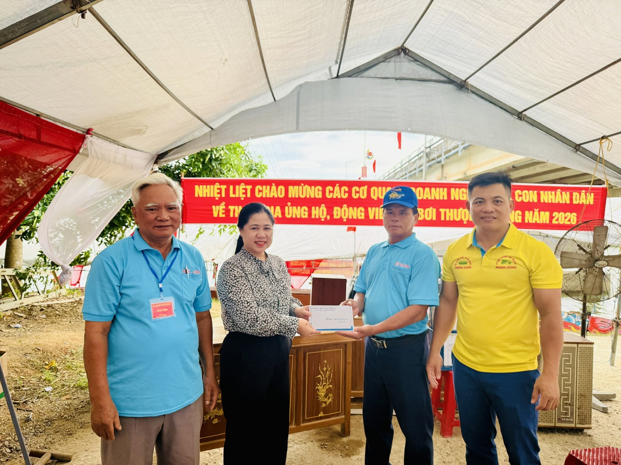 Tết Độc lập về, quê hương Đại tướng Võ Nguyên Giáp lại dậy sóng đua bơi - Ảnh 3.