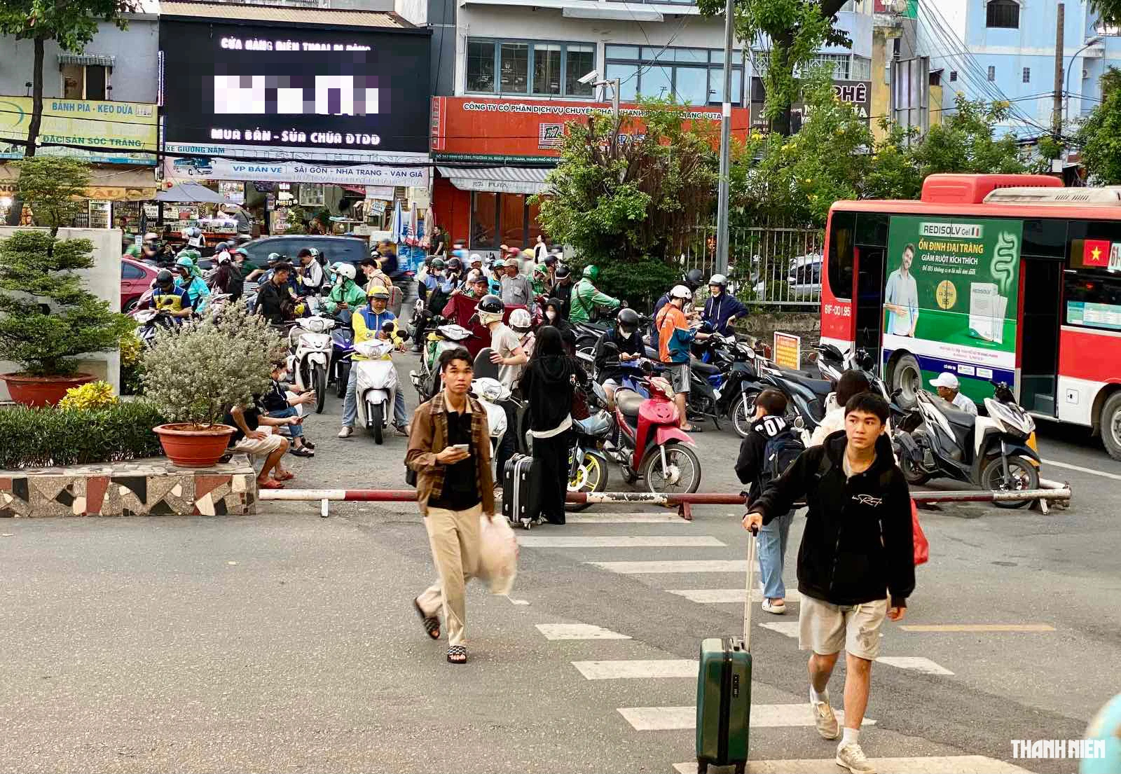 Người trẻ rời thành phố, hối hả về quê nghỉ lễ 2.9 - Ảnh 17.
