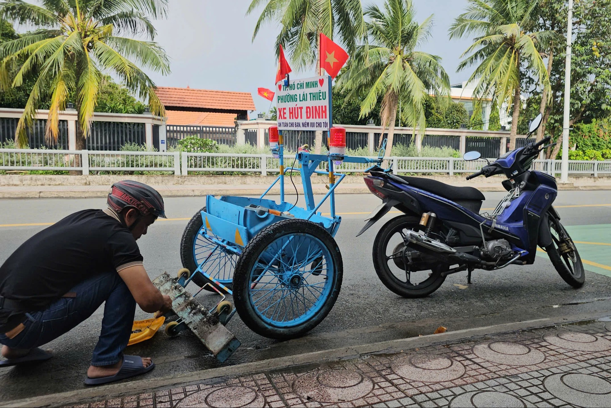 Người đàn ông chế xe hút đinh mở đường bình an cho người dân nghỉ lễ 2.9 - Ảnh 4.