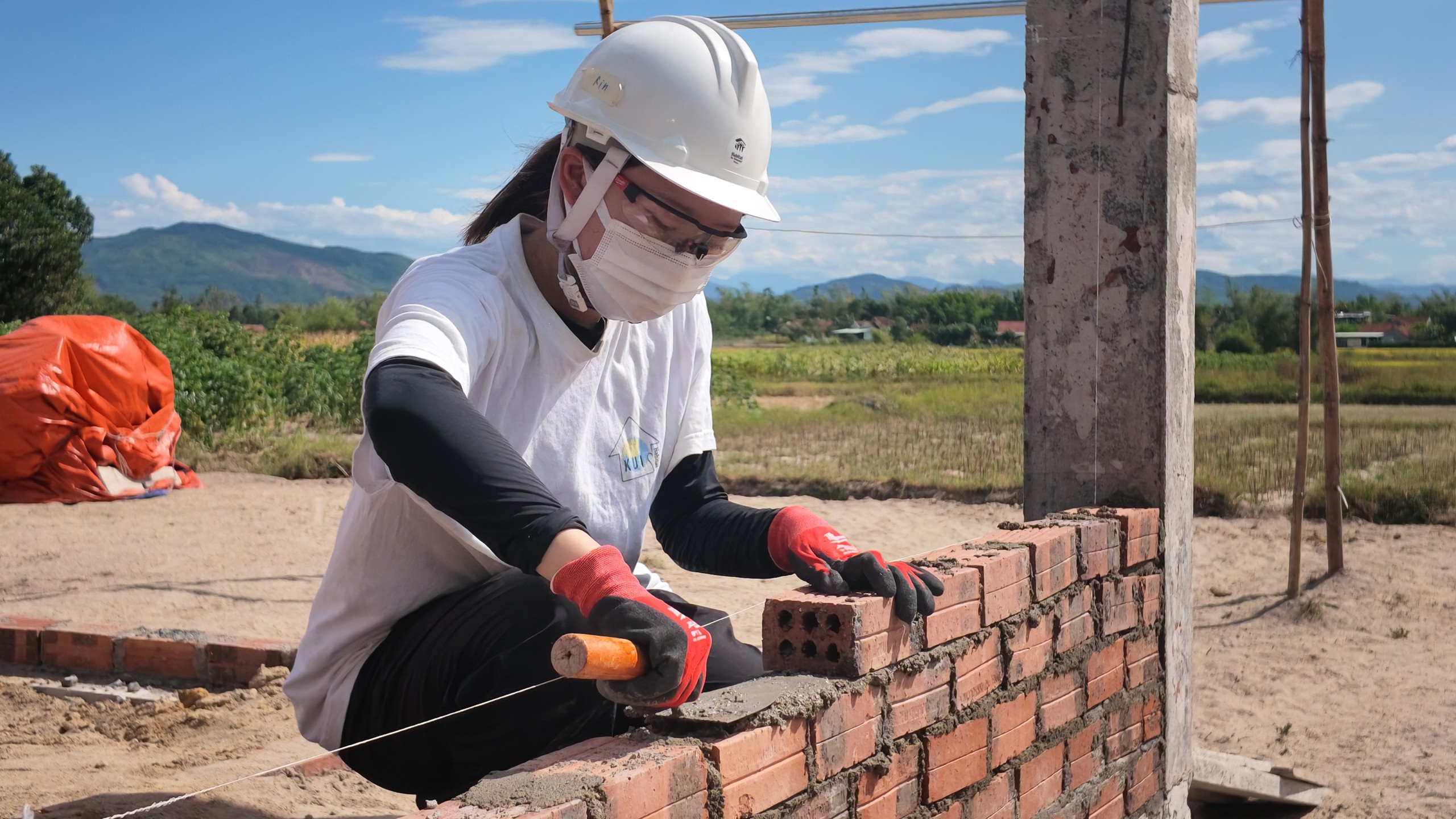 Đến Đà Nẵng không để du lịch, người trẻ từ Úc, Mỹ, Nhật… xây nhà cho người nghèo- Ảnh 5.