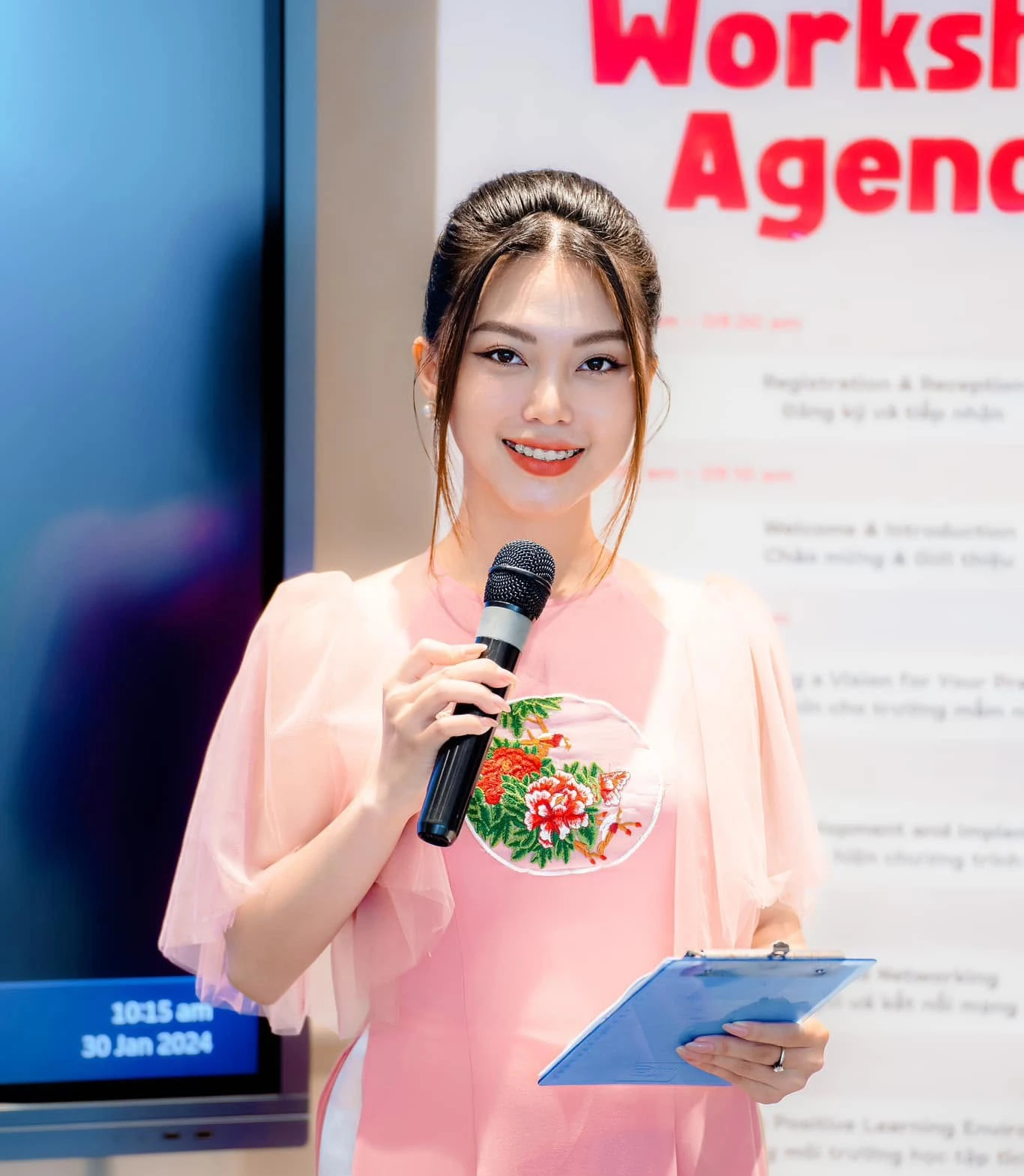 Nữ sinh xứ Quảng l&agrave; thủ khoa Văn cả nước năm 2019 giờ ra sao? - Ảnh 7.