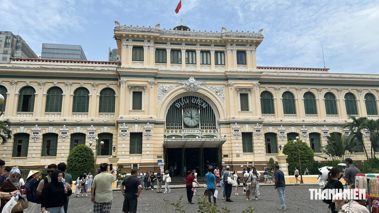 Ngày đầu nghỉ lễ, nơi vắng vẻ, nơi hút người trẻ check in lưu lại kỷ niệm - Ảnh 5.