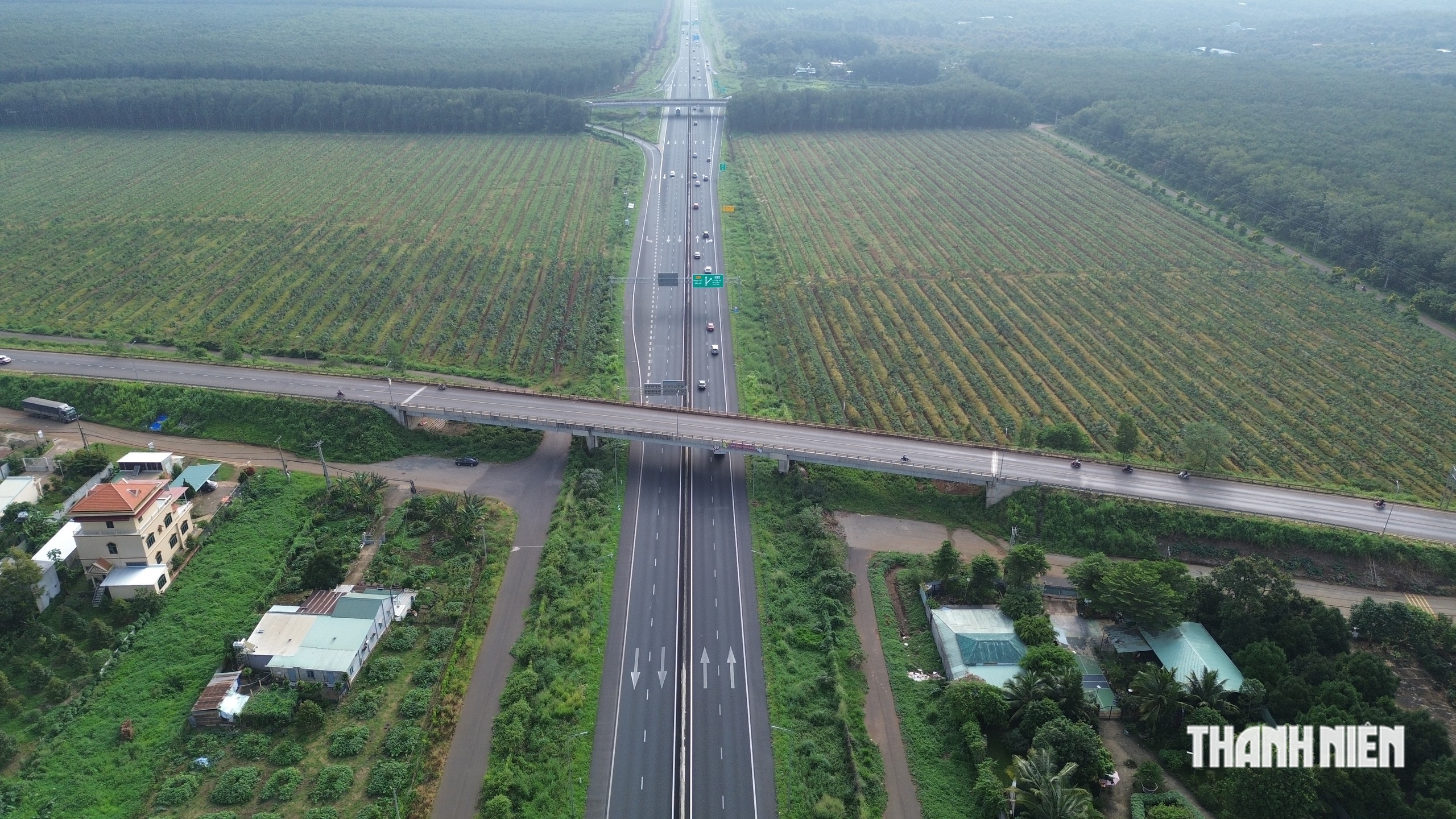Kẹt xe trên cao tốc TP.HCM - Long Thành - Dầu Giây, trạm dừng chân đông nghẹt- Ảnh 9.