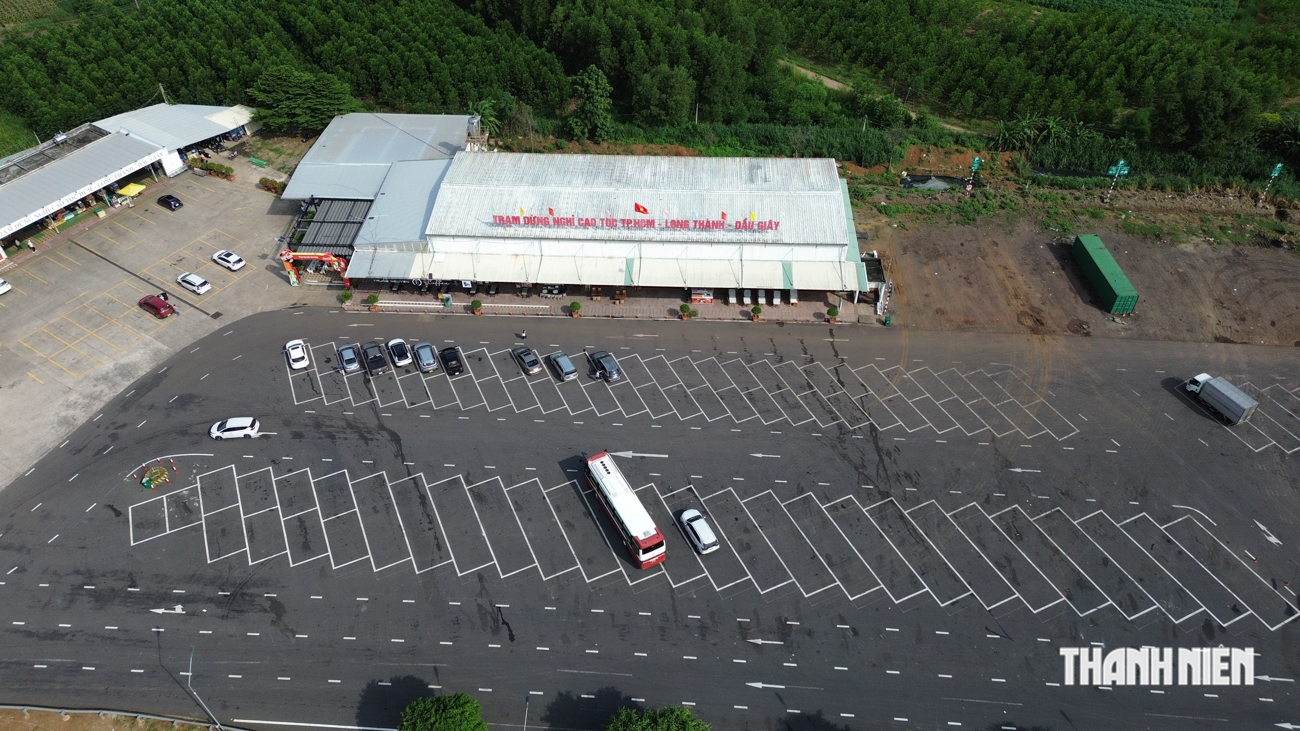 Kẹt xe trên cao tốc TP.HCM - Long Thành - Dầu Giây, trạm dừng chân đông nghẹt- Ảnh 6.