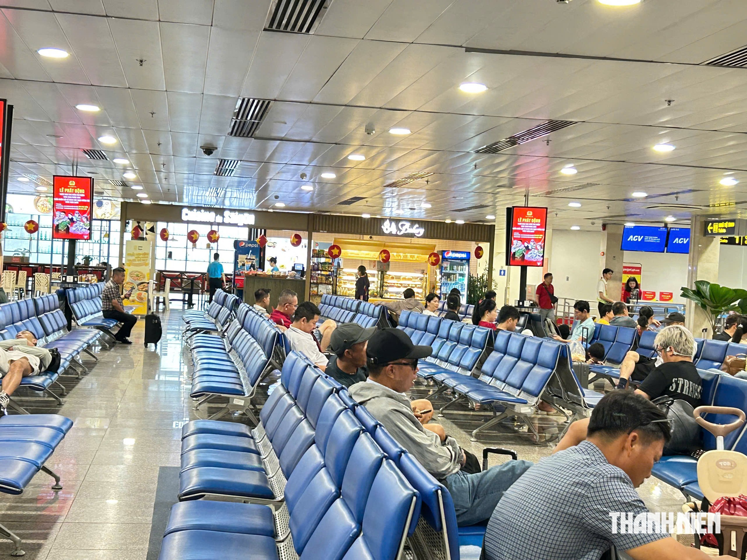 Sân bay Tân Sơn Nhất thông thoáng bất ngờ ngày cao điểm nghỉ lễ 2.9- Ảnh 2.