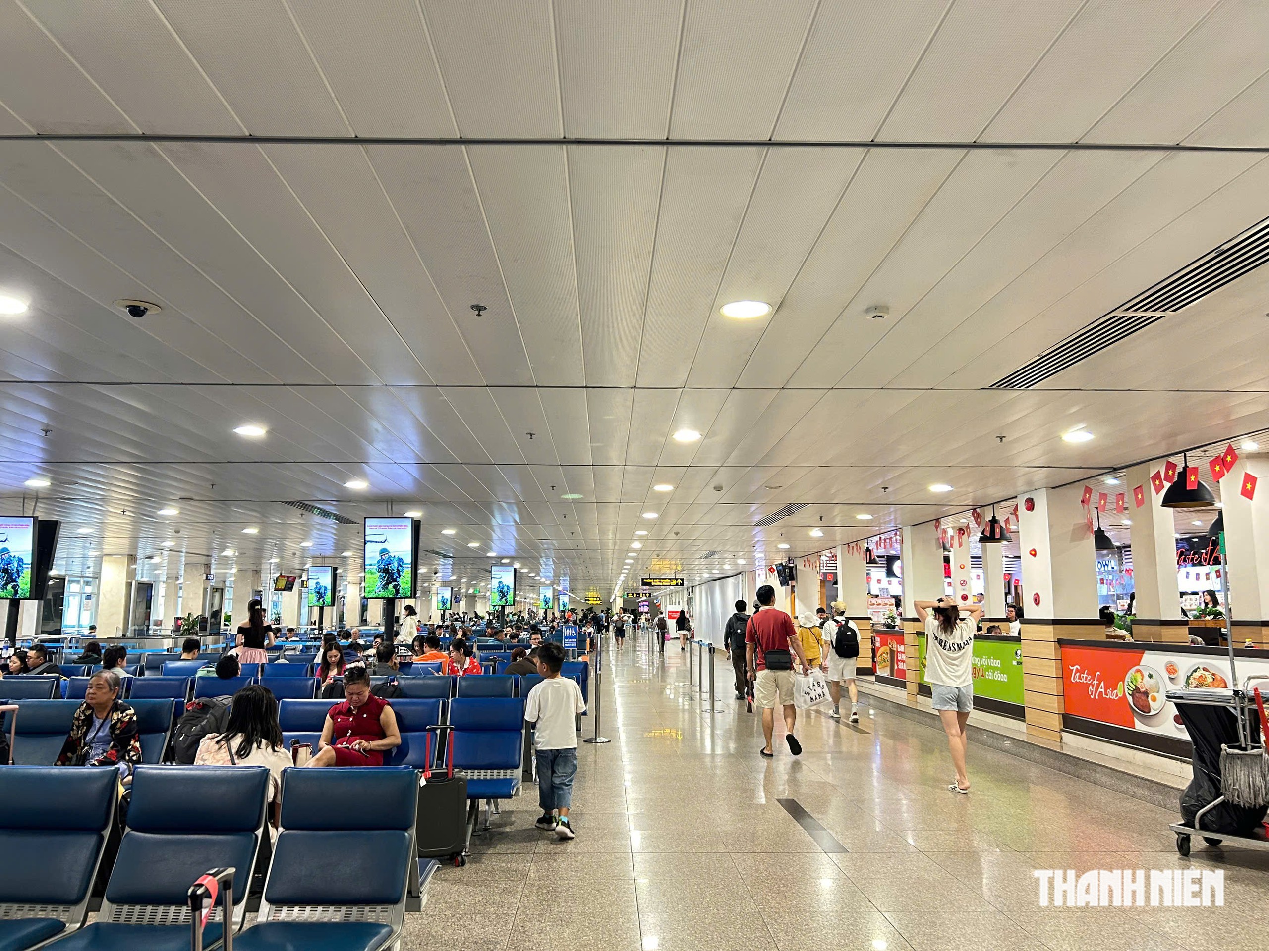 Sân bay Tân Sơn Nhất thông thoáng bất ngờ ngày cao điểm nghỉ lễ 2.9- Ảnh 1.