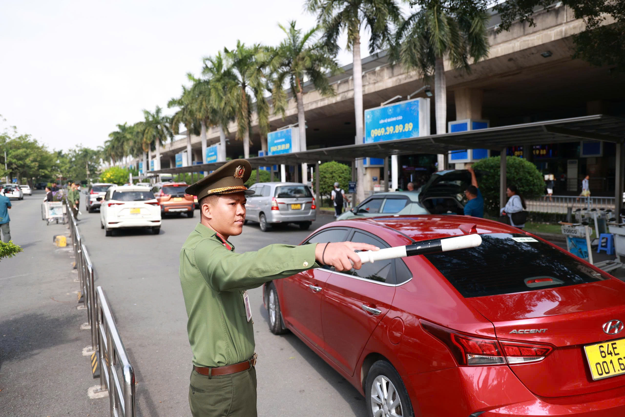 Sân bay Tân Sơn Nhất thông thoáng bất ngờ ngày cao điểm nghỉ lễ 2.9- Ảnh 5.