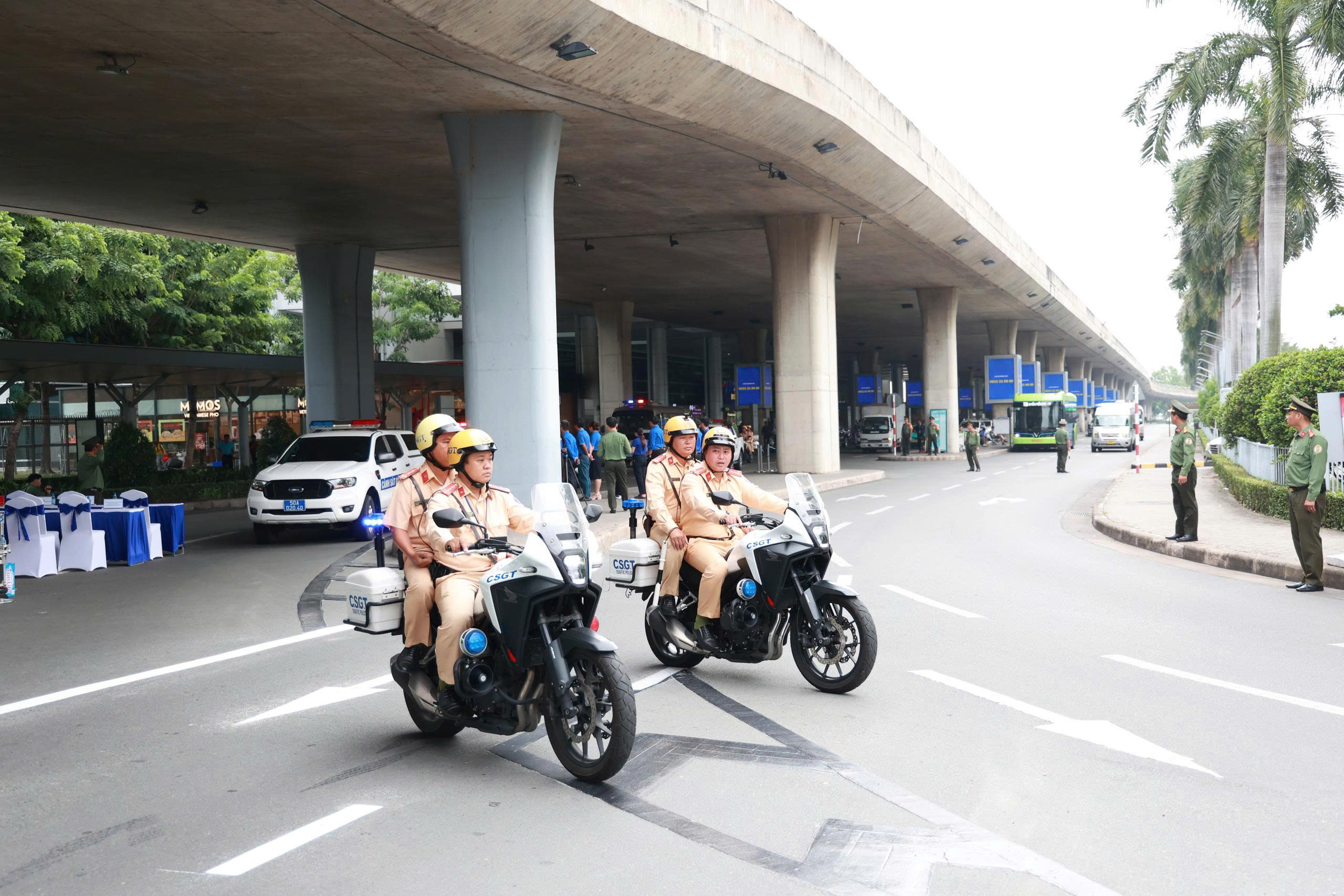 Sân bay Tân Sơn Nhất thông thoáng bất ngờ ngày cao điểm nghỉ lễ 2.9- Ảnh 6.