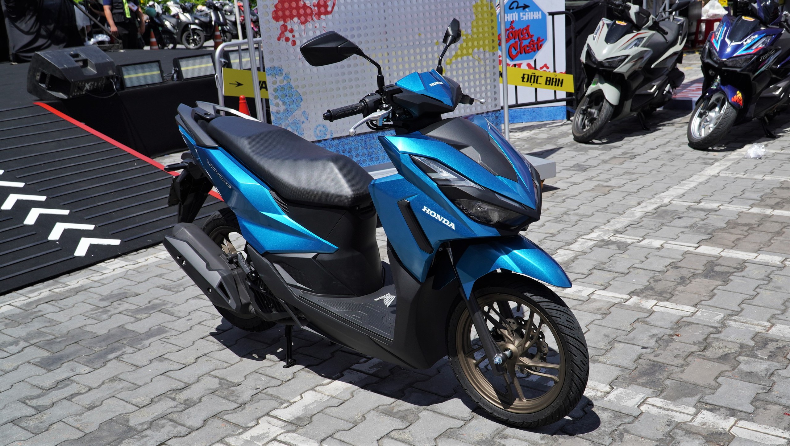 Honda Vario 125 bản ghi-đông ‘trần’ có gì khác biệt? - Ảnh 19.