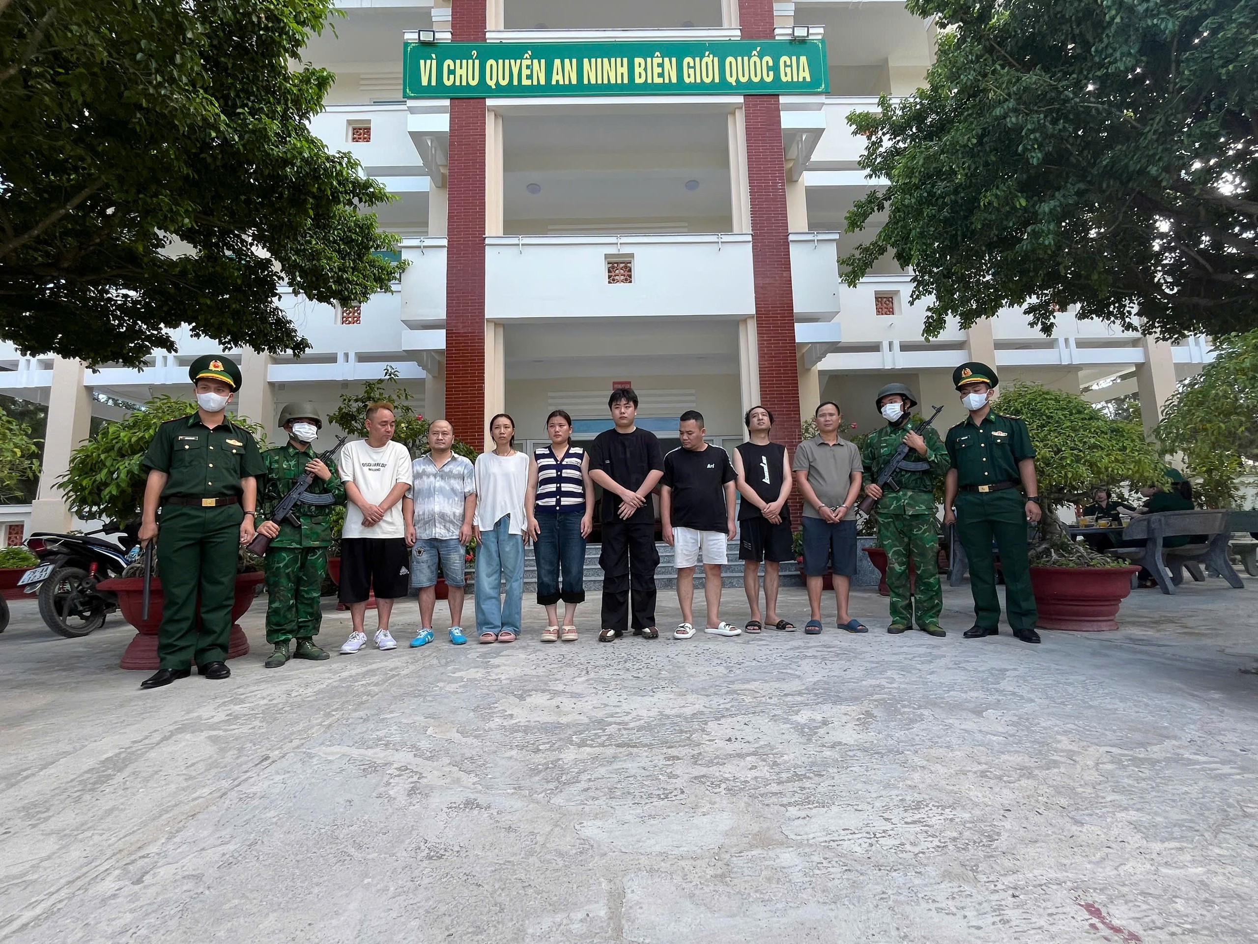 Bắt 9 người trong chuyên án đưa người Trung Quốc xuất cảnh trái phép- Ảnh 3.
