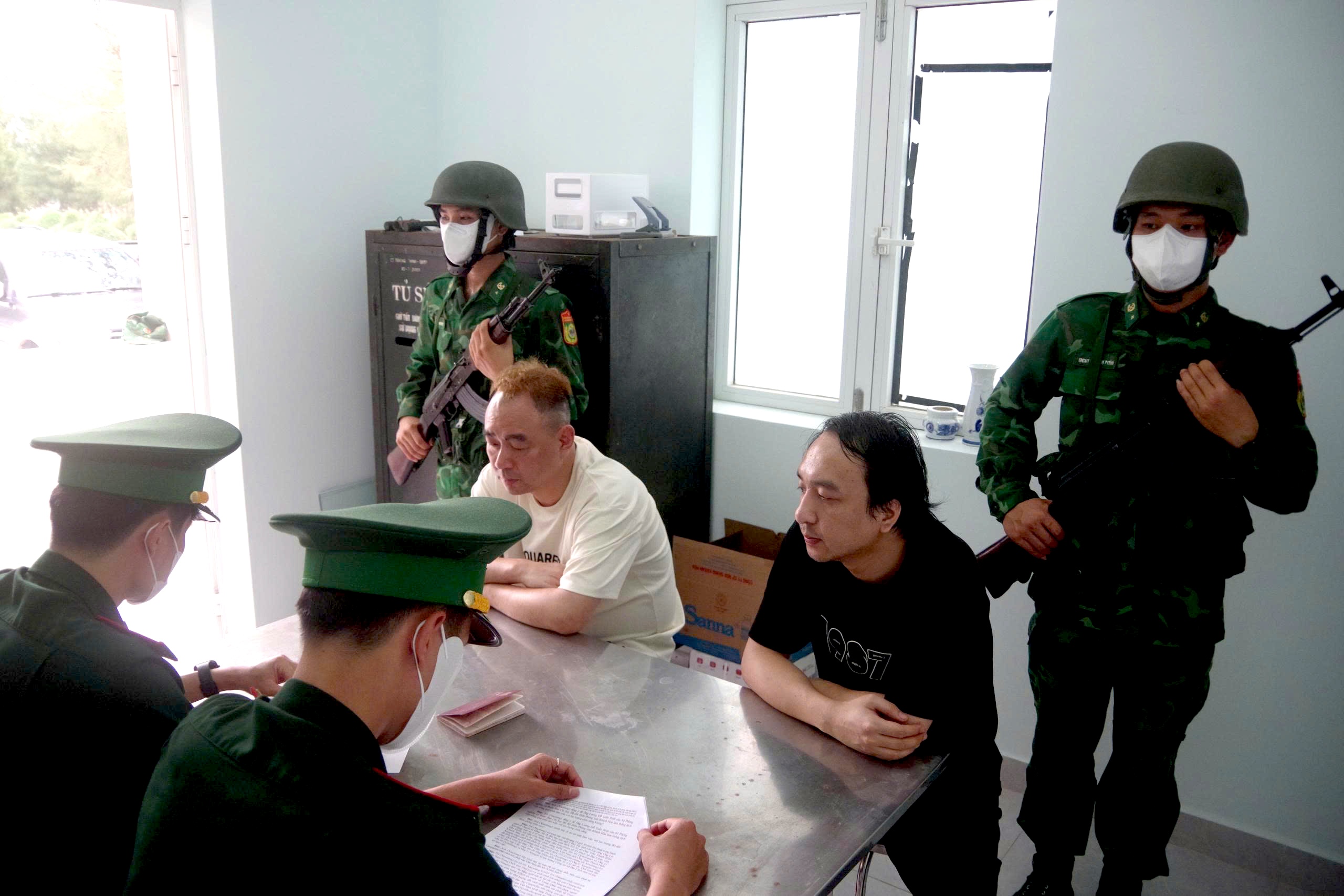 Bắt 9 người trong chuyên án đưa người Trung Quốc xuất cảnh trái phép- Ảnh 2.