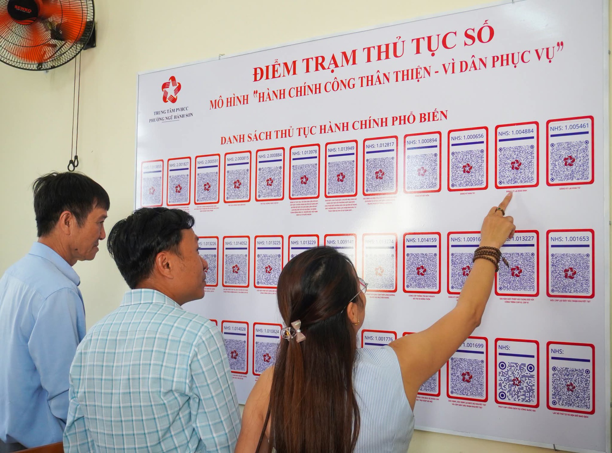 Hành chính công về khu dân cư, người Đà Nẵng vui vì được hỗ trợ tận tình- Ảnh 6.