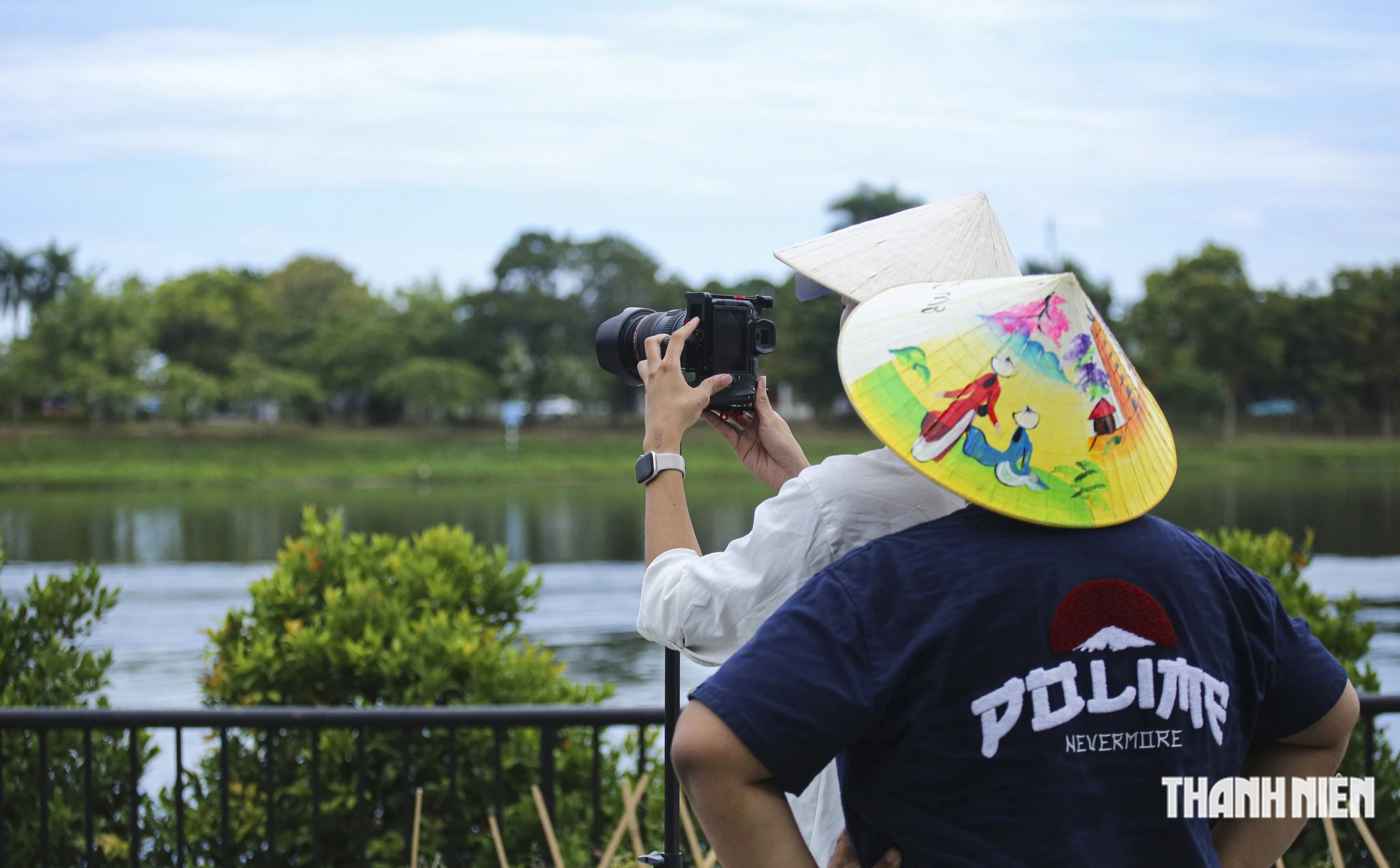 'View triệu đô' bắt trọn chùa Thiên Mụ thu hút giới trẻ xếp hàng check-in- Ảnh 2.