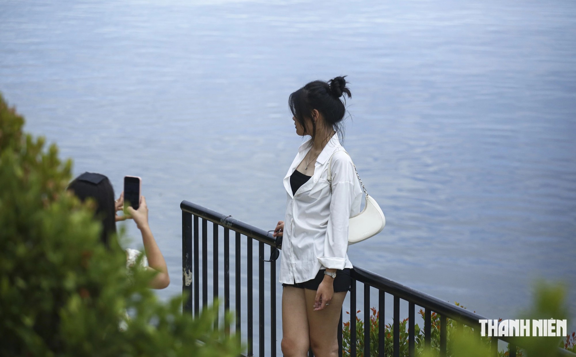 'View triệu đô' bắt trọn chùa Thiên Mụ thu hút giới trẻ xếp hàng check-in- Ảnh 9.