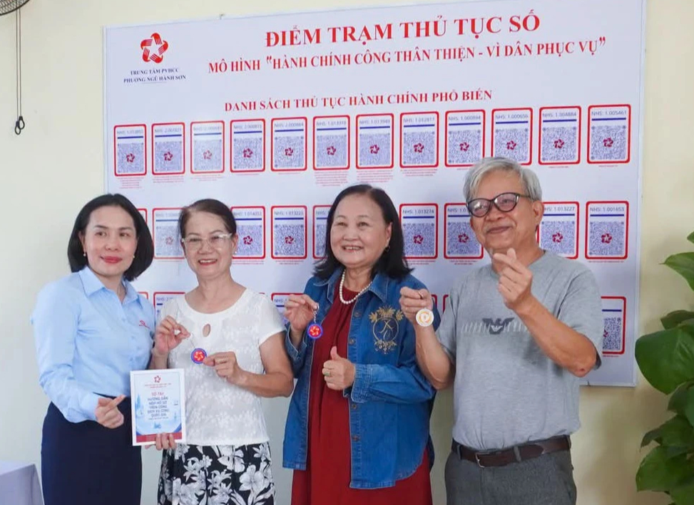 Hành chính công về khu dân cư, người Đà Nẵng vui vì được hỗ trợ tận tình- Ảnh 3.